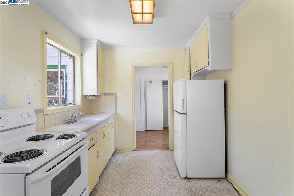 Detail Gallery Image 18 of 44 For 2255 Lincoln Ave., Alameda,  CA 94501 - 2 Beds | 2 Baths