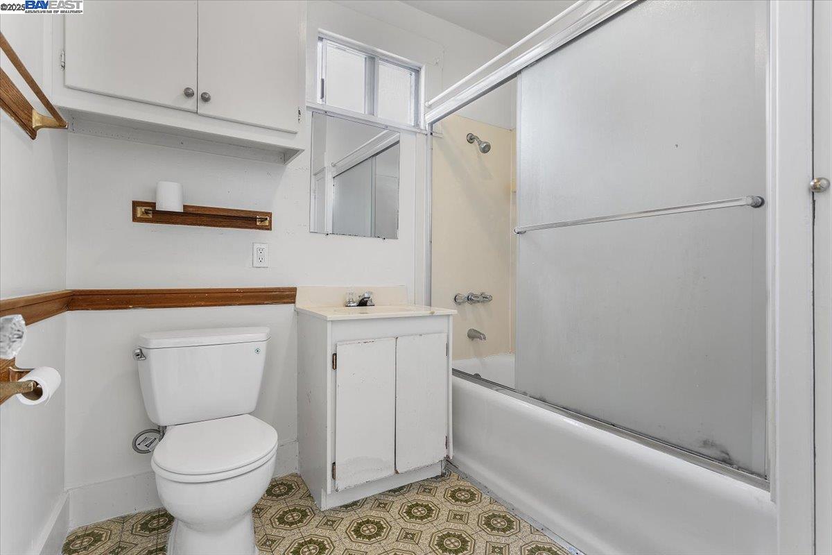 Detail Gallery Image 25 of 44 For 2255 Lincoln Ave., Alameda,  CA 94501 - 2 Beds | 2 Baths
