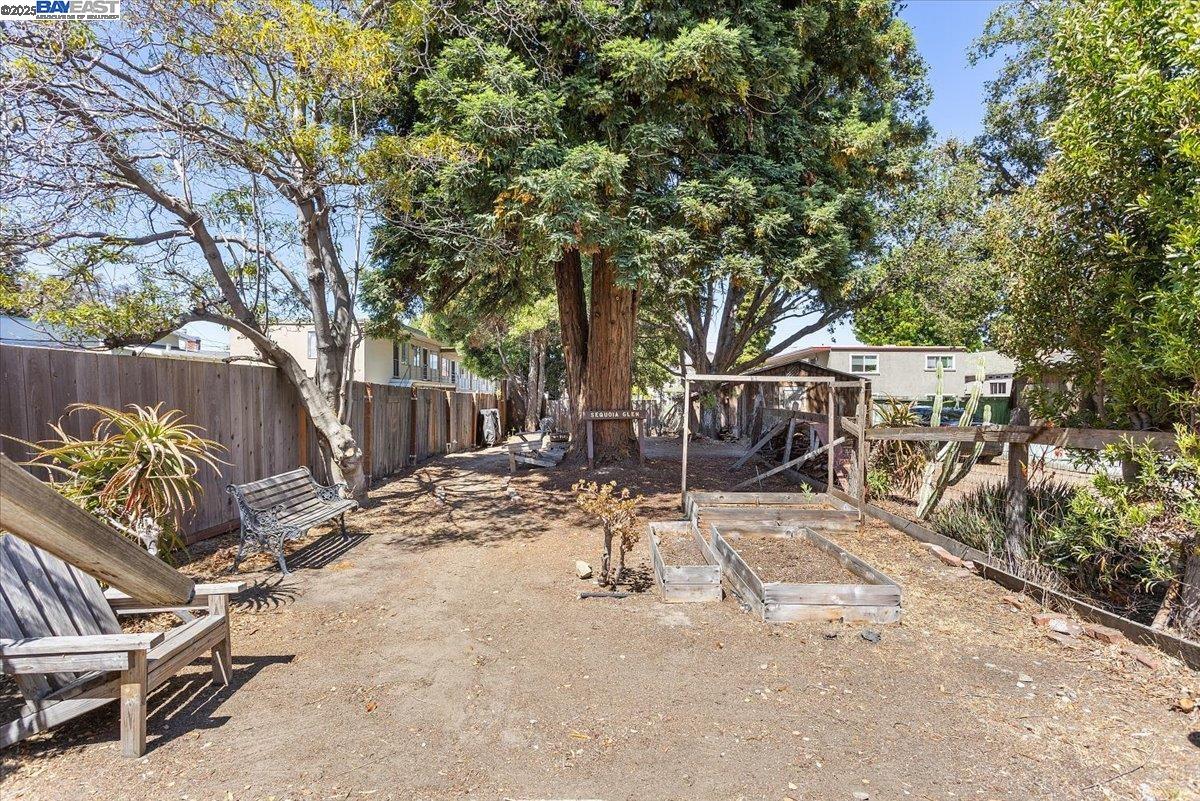Detail Gallery Image 38 of 44 For 2255 Lincoln Ave., Alameda,  CA 94501 - 2 Beds | 2 Baths