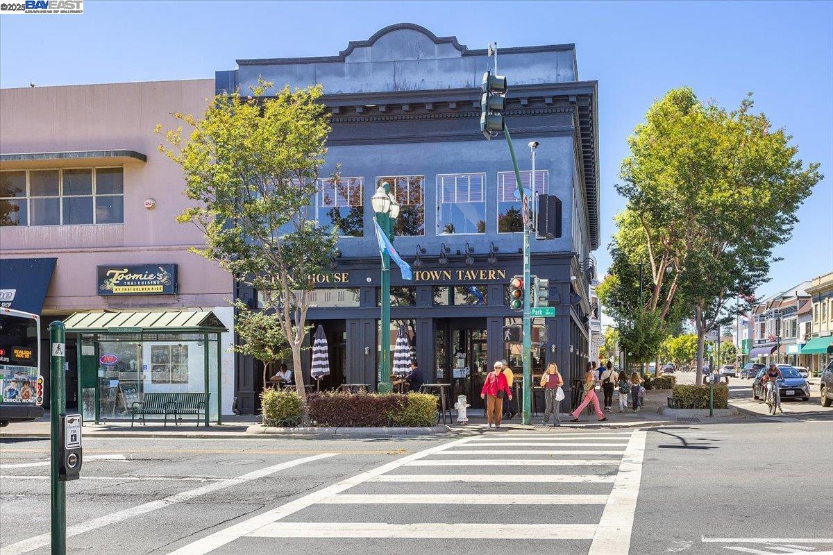 Detail Gallery Image 42 of 44 For 2255 Lincoln Ave., Alameda,  CA 94501 - 2 Beds | 2 Baths