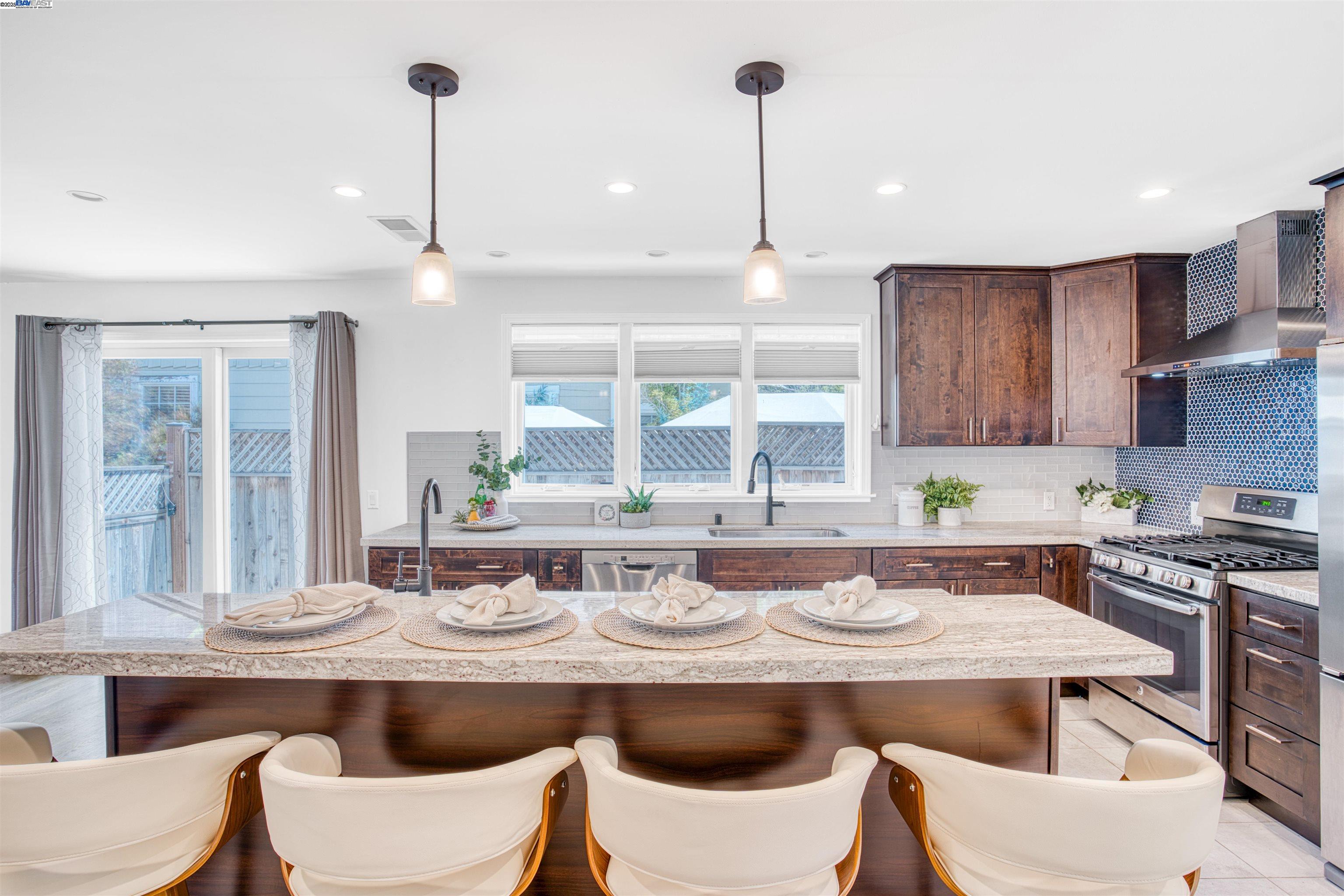 Detail Gallery Image 12 of 56 For 337 Farrelly Dr, San Leandro,  CA 94577 - 4 Beds | 4 Baths