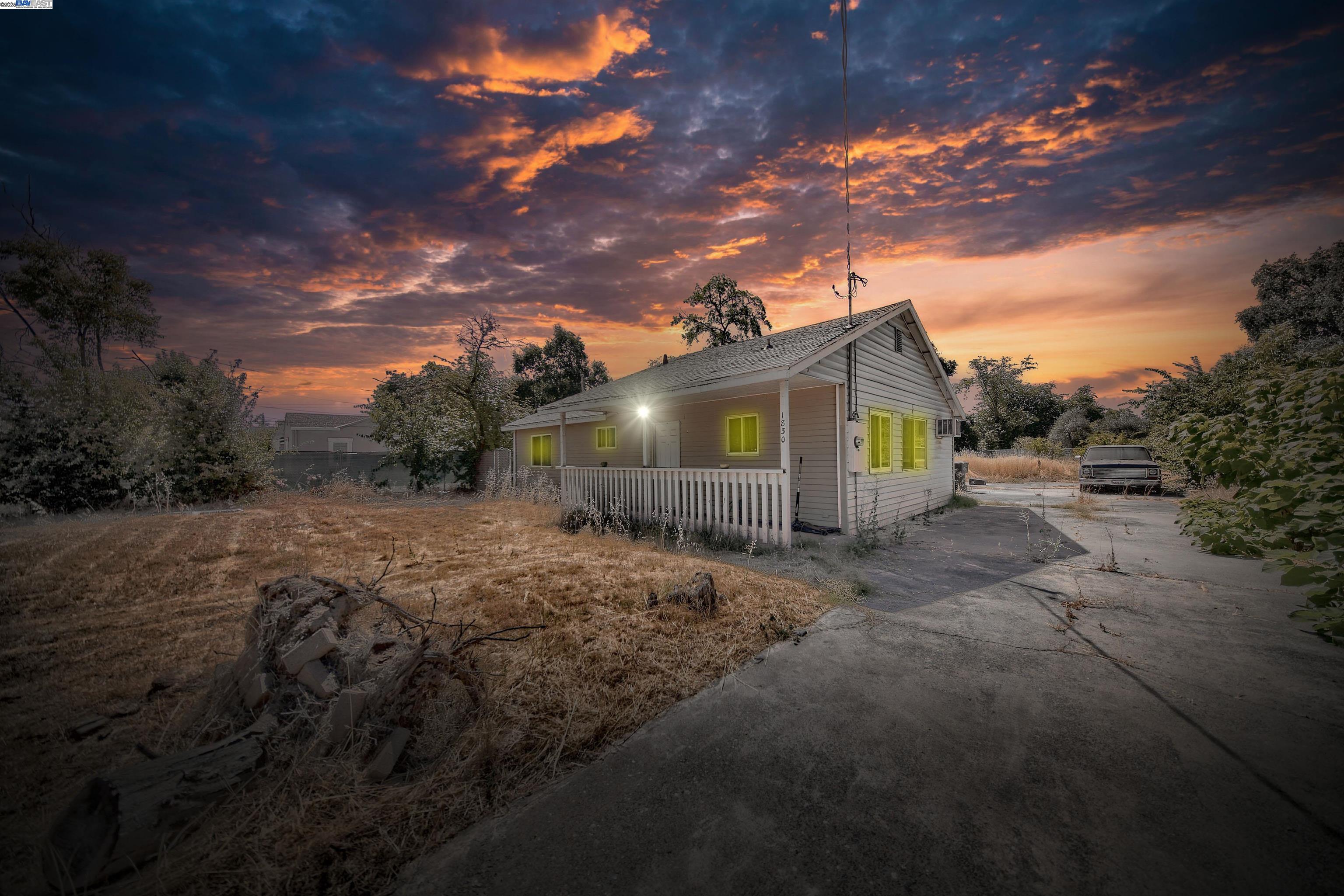 Detail Gallery Image 1 of 47 For 1830 South Ave, Sacramento,  CA 95838 - 2 Beds | 1 Baths