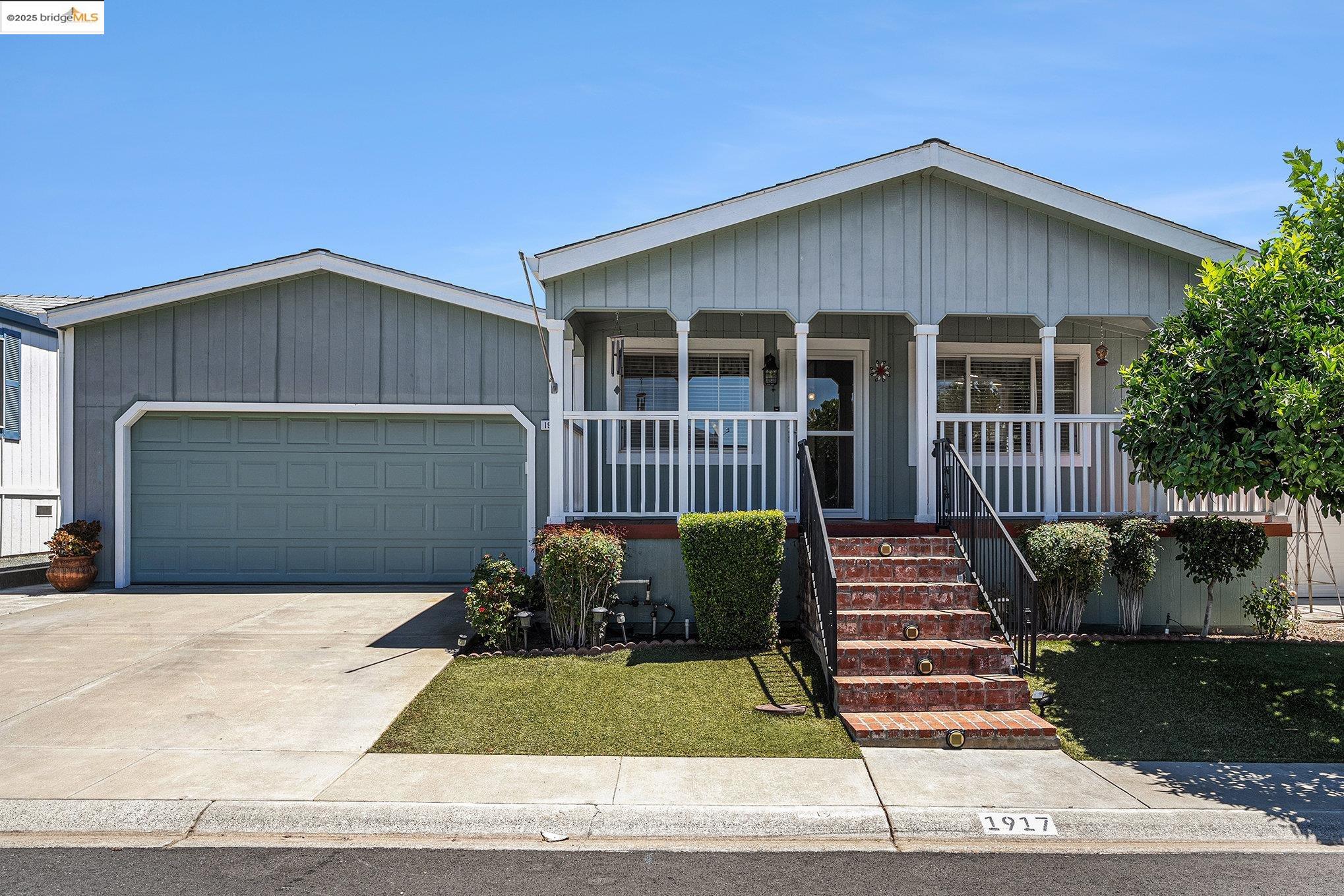 Detail Gallery Image 1 of 50 For 1917 Geneva Ln, Antioch,  CA 94509 - 2 Beds | 2 Baths