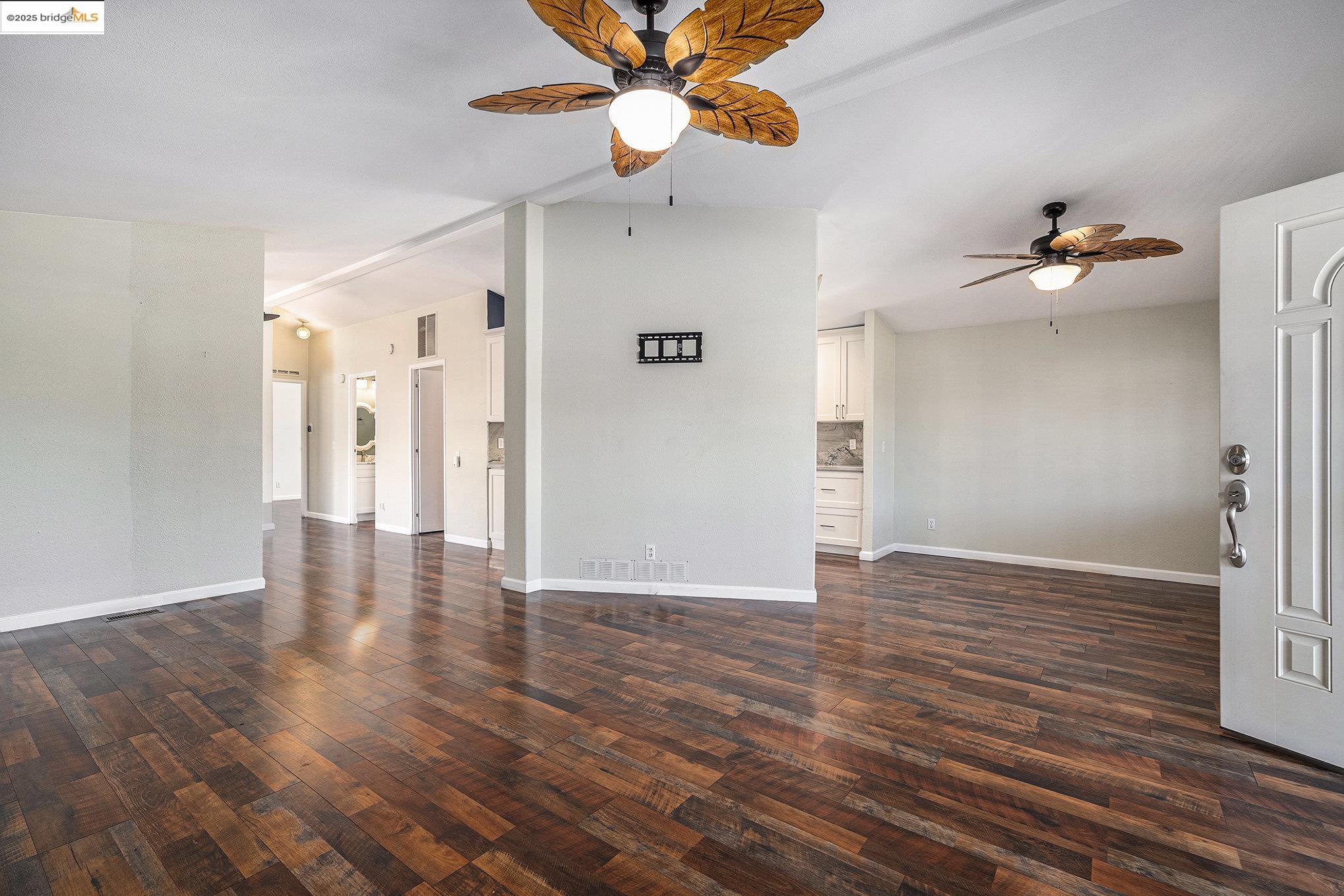 Detail Gallery Image 11 of 50 For 1917 Geneva Ln, Antioch,  CA 94509 - 2 Beds | 2 Baths