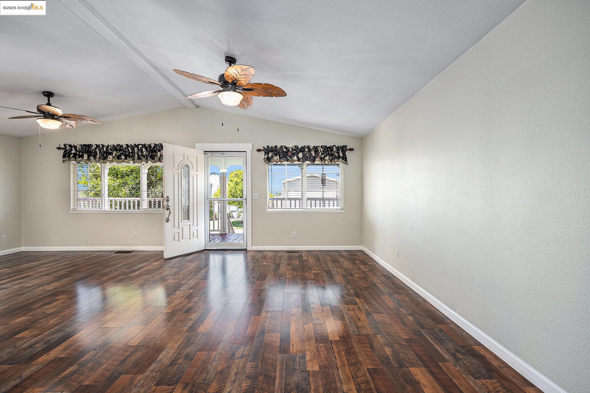 Detail Gallery Image 12 of 50 For 1917 Geneva Ln, Antioch,  CA 94509 - 2 Beds | 2 Baths