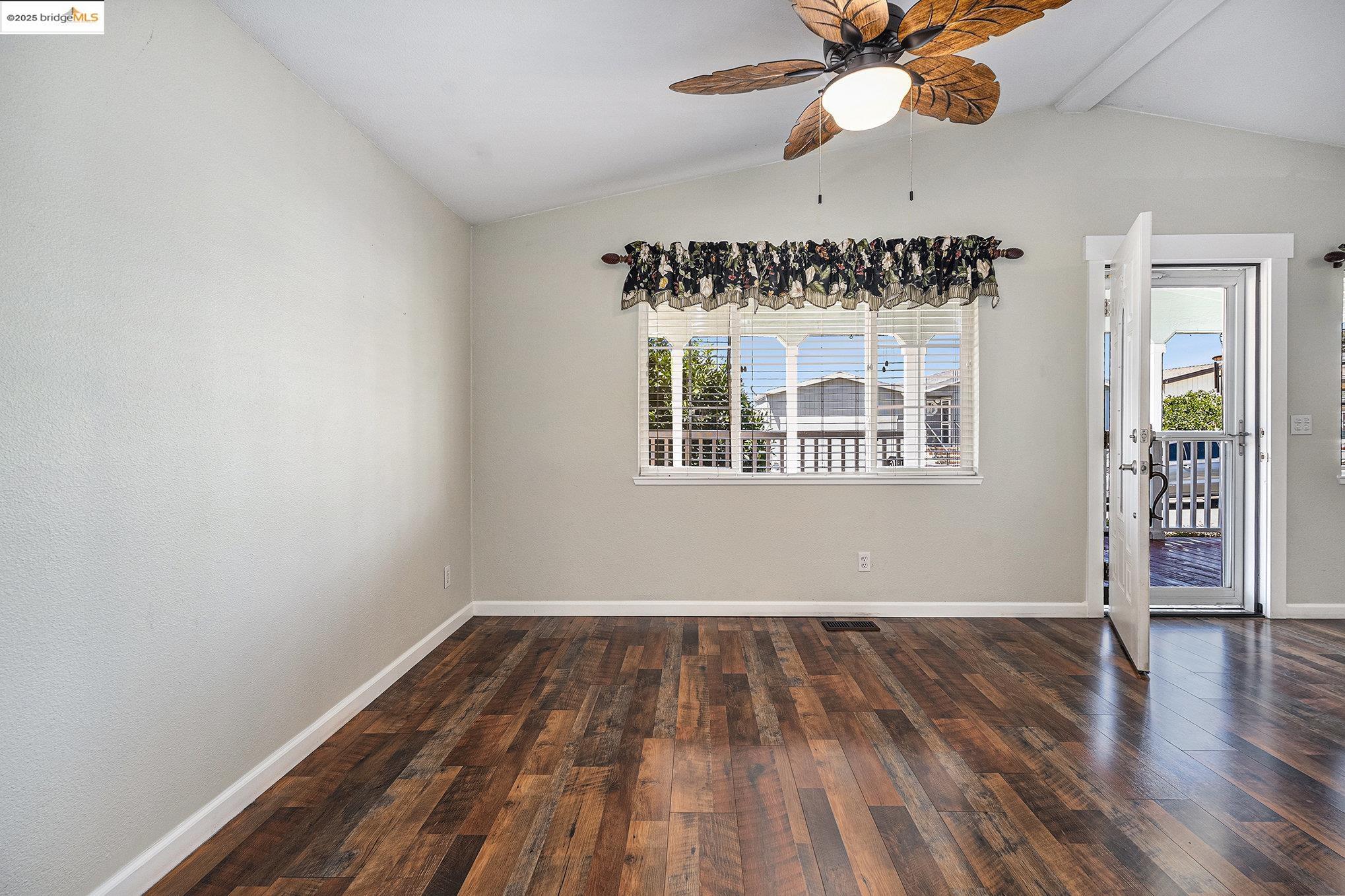 Detail Gallery Image 13 of 50 For 1917 Geneva Ln, Antioch,  CA 94509 - 2 Beds | 2 Baths