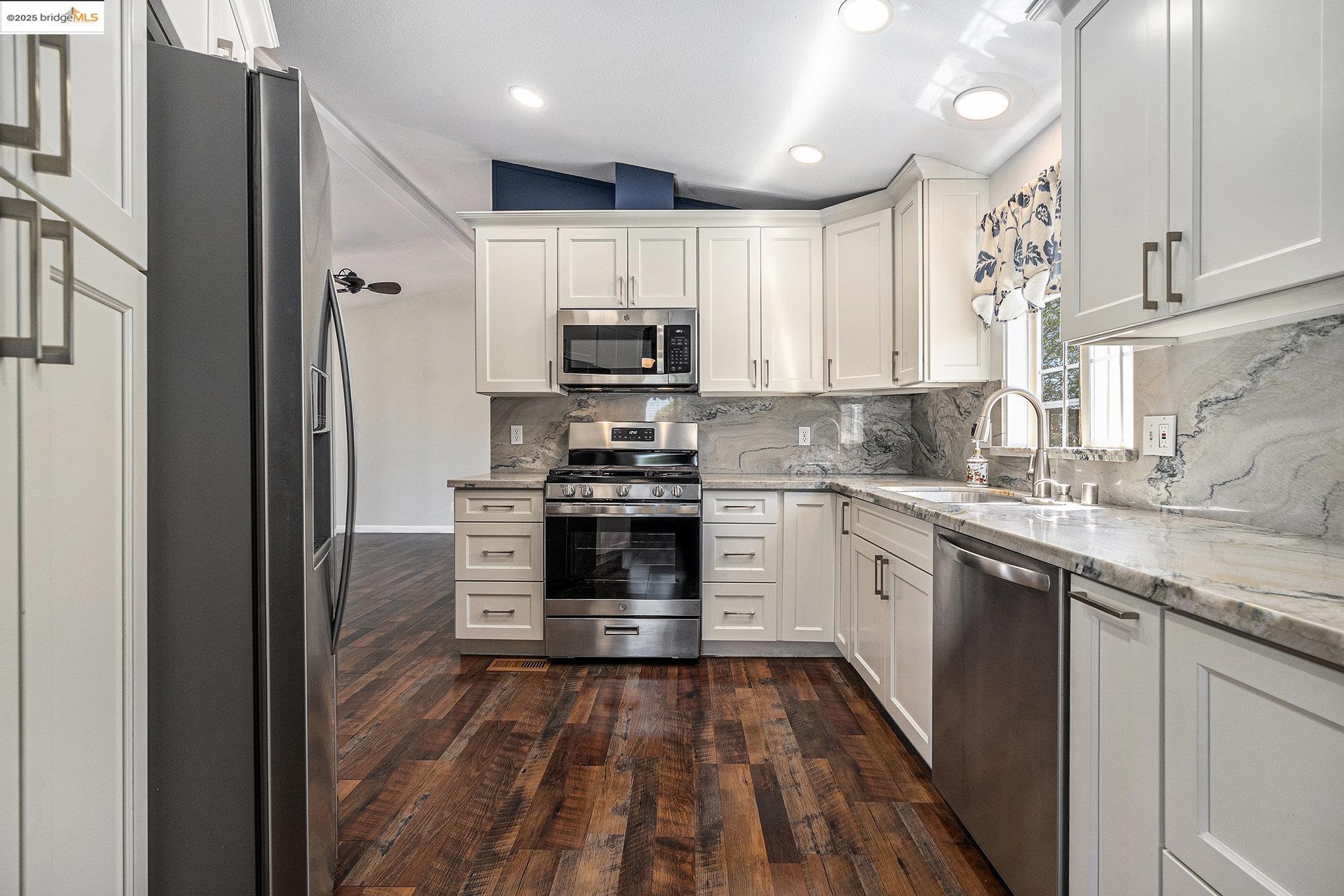 Detail Gallery Image 17 of 50 For 1917 Geneva Ln, Antioch,  CA 94509 - 2 Beds | 2 Baths