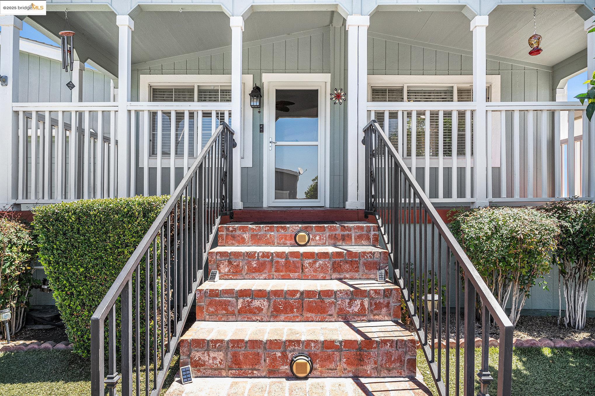 Detail Gallery Image 4 of 50 For 1917 Geneva Ln, Antioch,  CA 94509 - 2 Beds | 2 Baths