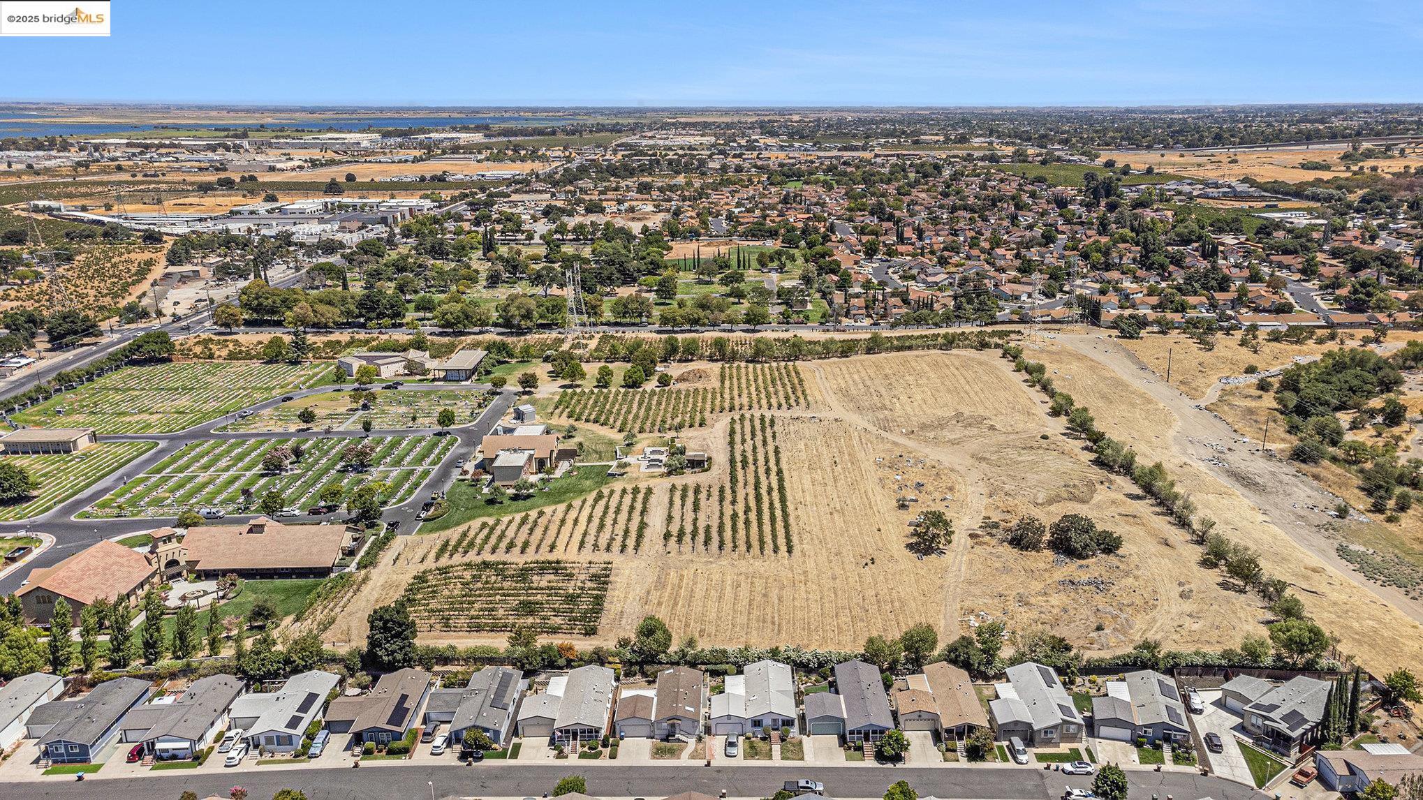 Detail Gallery Image 35 of 50 For 1917 Geneva Ln, Antioch,  CA 94509 - 2 Beds | 2 Baths