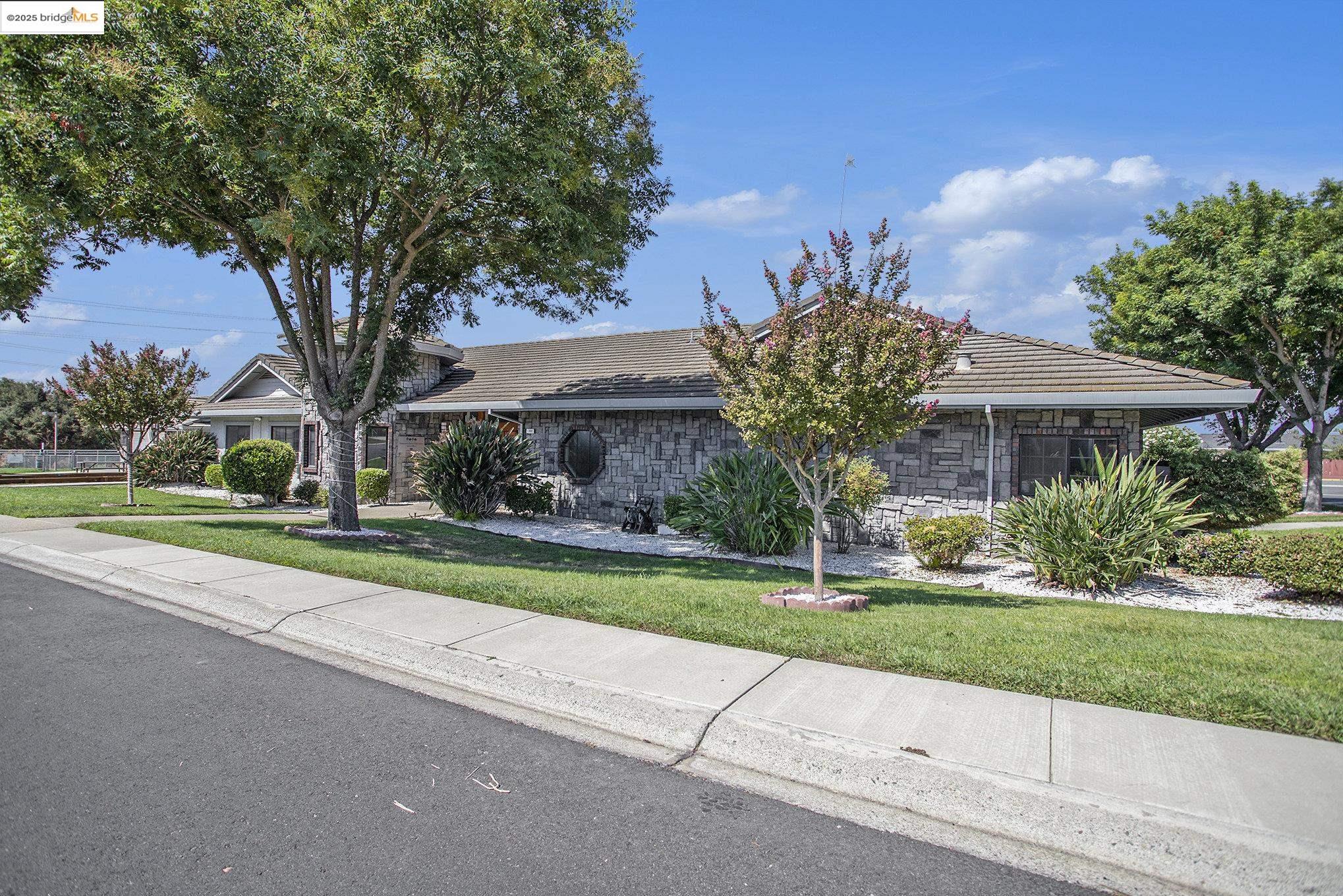 Detail Gallery Image 45 of 50 For 1917 Geneva Ln, Antioch,  CA 94509 - 2 Beds | 2 Baths