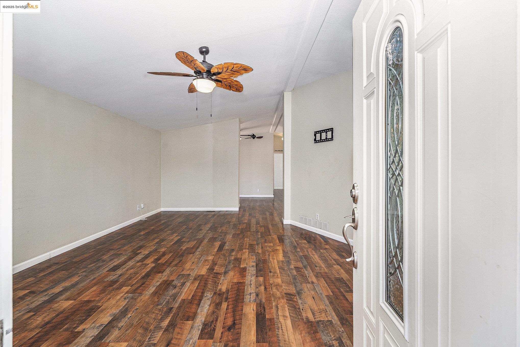 Detail Gallery Image 7 of 50 For 1917 Geneva Ln, Antioch,  CA 94509 - 2 Beds | 2 Baths