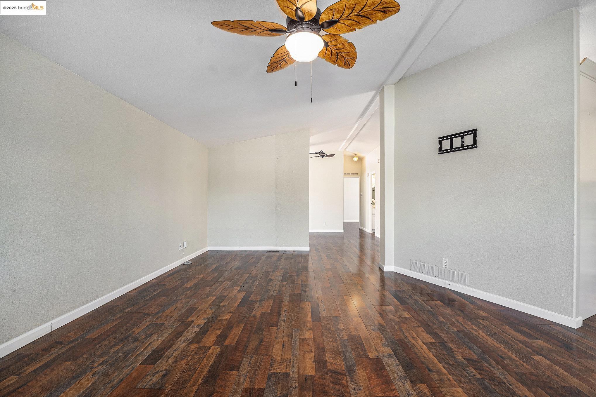 Detail Gallery Image 10 of 50 For 1917 Geneva Ln, Antioch,  CA 94509 - 2 Beds | 2 Baths