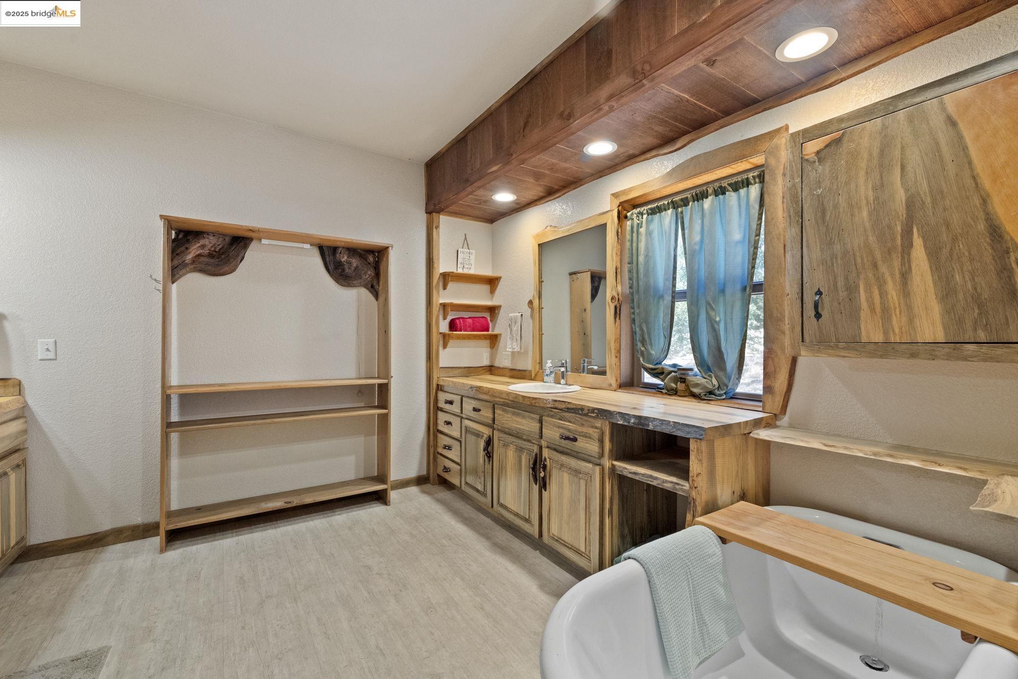 Detail Gallery Image 15 of 44 For 10395 State Highway 120, Chinese Camp,  CA 95309 - 1 Beds | 2 Baths