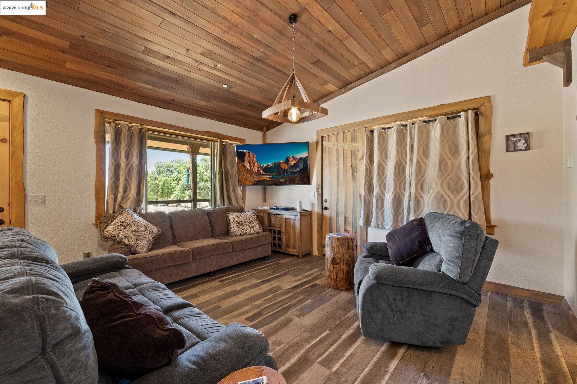 Detail Gallery Image 4 of 44 For 10395 State Highway 120, Chinese Camp,  CA 95309 - 1 Beds | 2 Baths