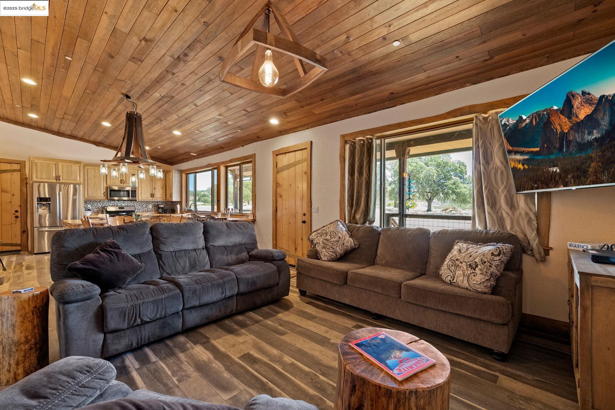 Detail Gallery Image 5 of 44 For 10395 State Highway 120, Chinese Camp,  CA 95309 - 1 Beds | 2 Baths