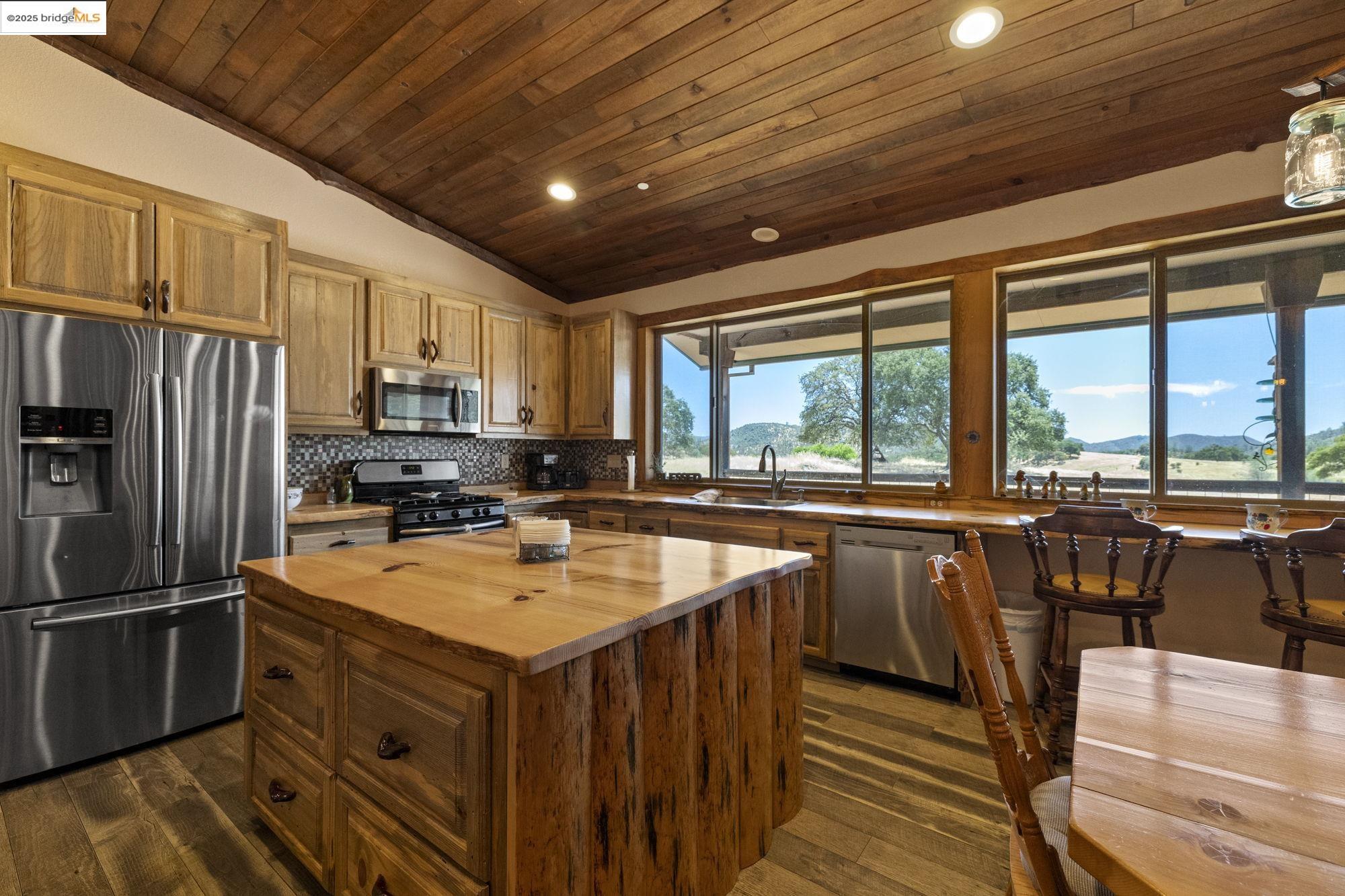 Detail Gallery Image 8 of 44 For 10395 State Highway 120, Chinese Camp,  CA 95309 - 1 Beds | 2 Baths