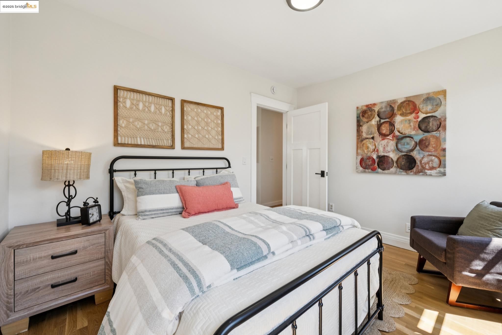 Detail Gallery Image 11 of 60 For 1302 Channing Way, Berkeley,  CA 94702 - 3 Beds | 2 Baths