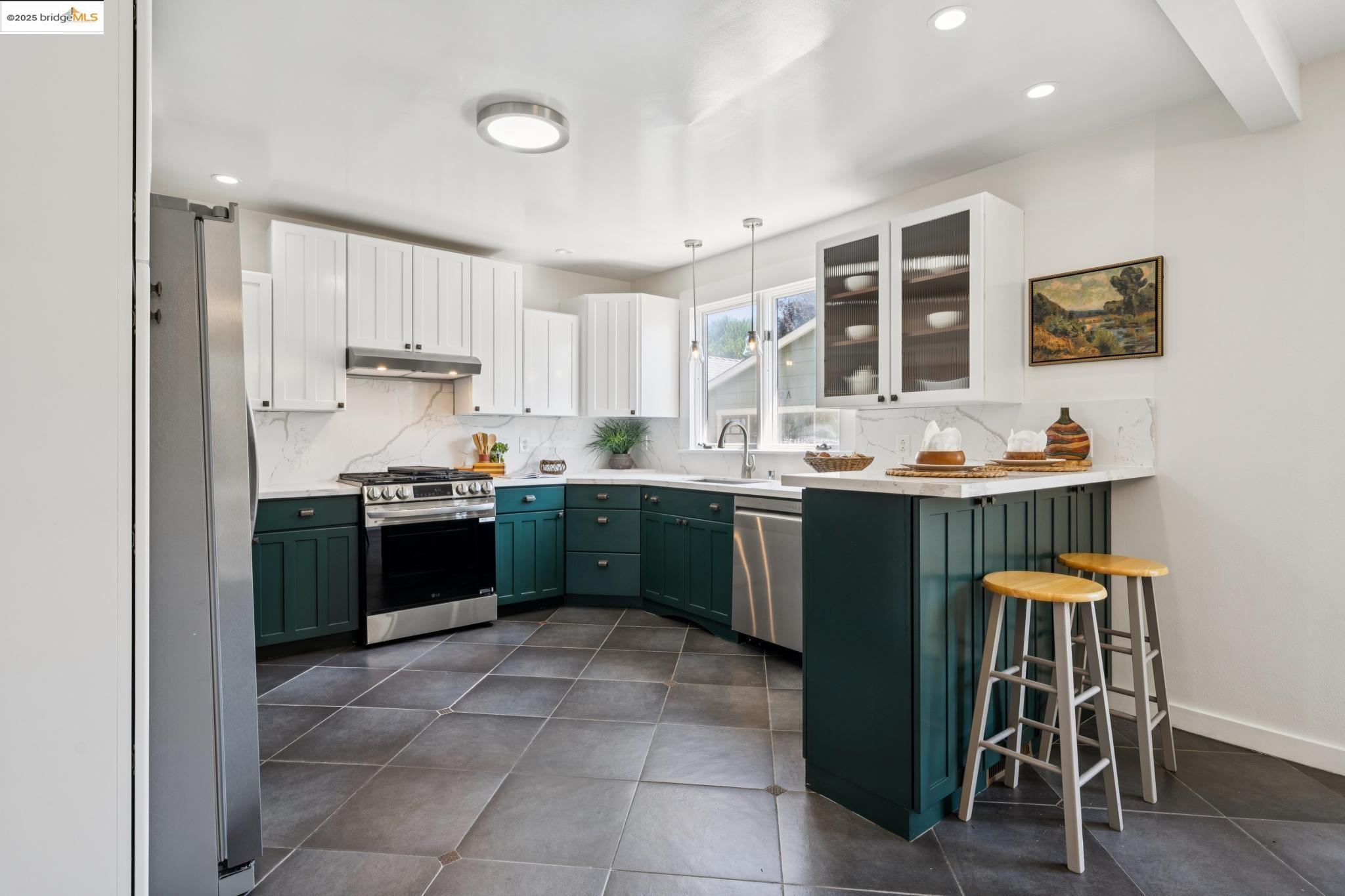 Detail Gallery Image 18 of 60 For 1302 Channing Way, Berkeley,  CA 94702 - 3 Beds | 2 Baths