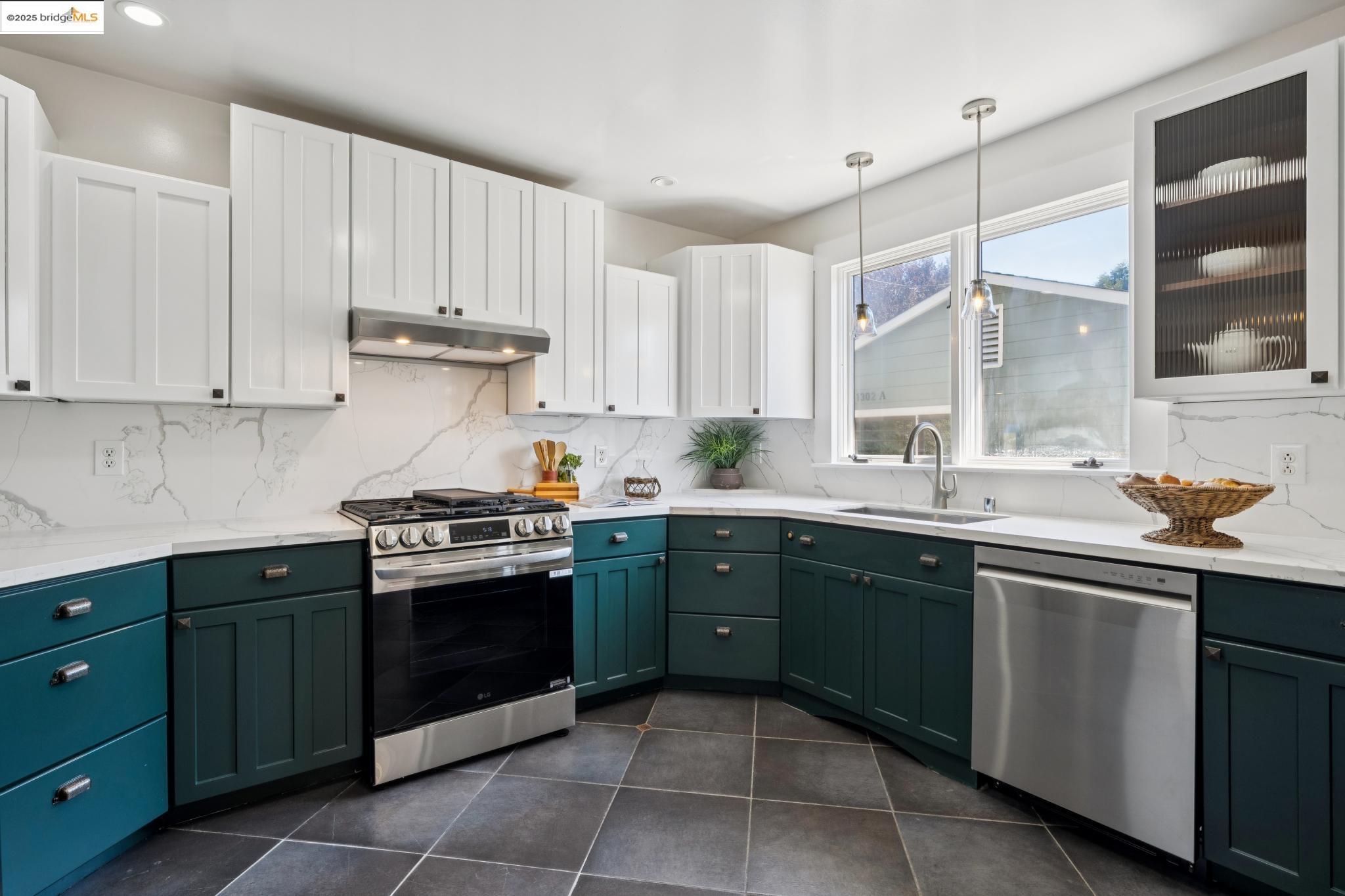 Detail Gallery Image 20 of 60 For 1302 Channing Way, Berkeley,  CA 94702 - 3 Beds | 2 Baths