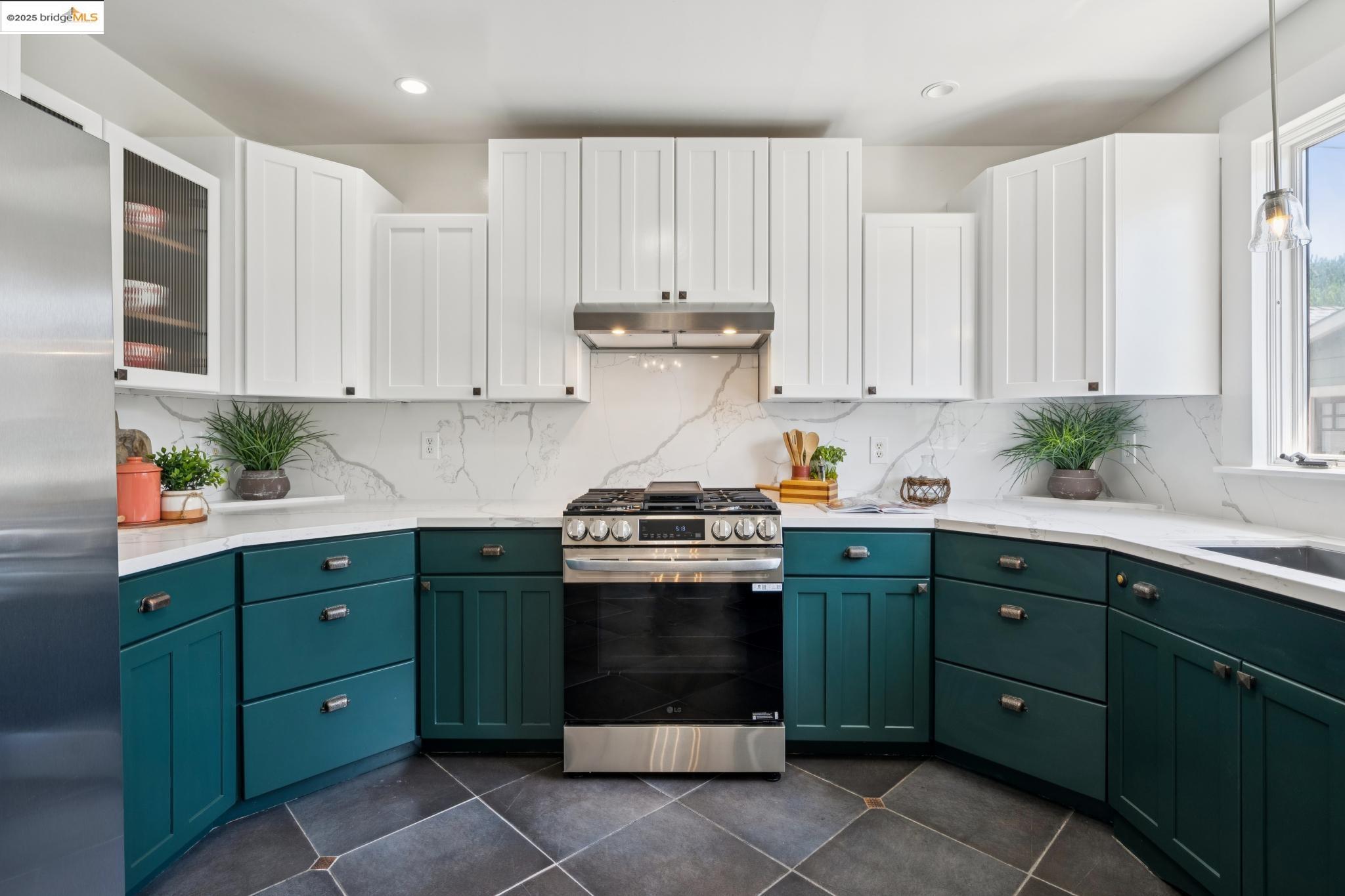 Detail Gallery Image 21 of 60 For 1302 Channing Way, Berkeley,  CA 94702 - 3 Beds | 2 Baths