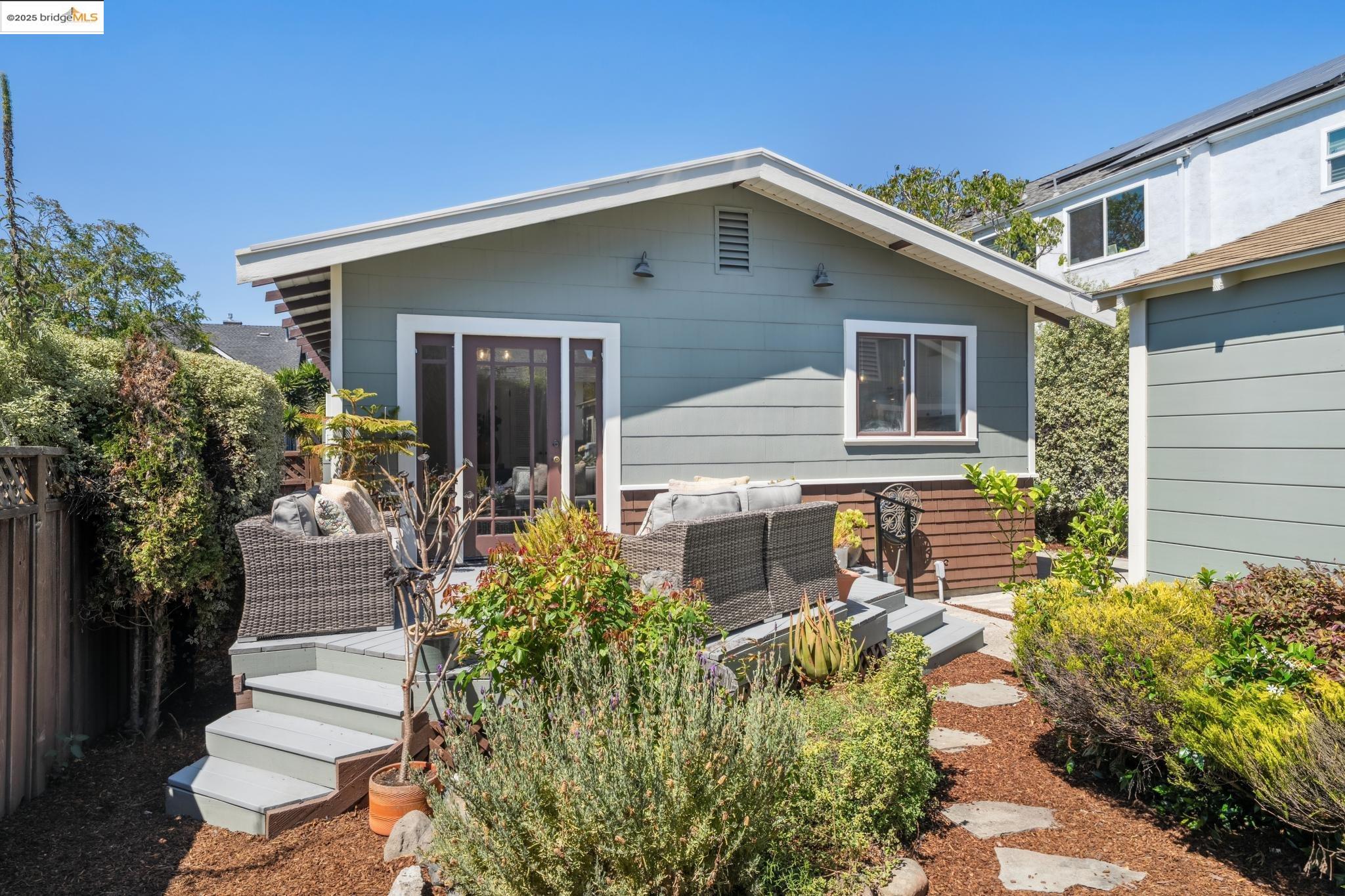 Detail Gallery Image 34 of 60 For 1302 Channing Way, Berkeley,  CA 94702 - 3 Beds | 2 Baths
