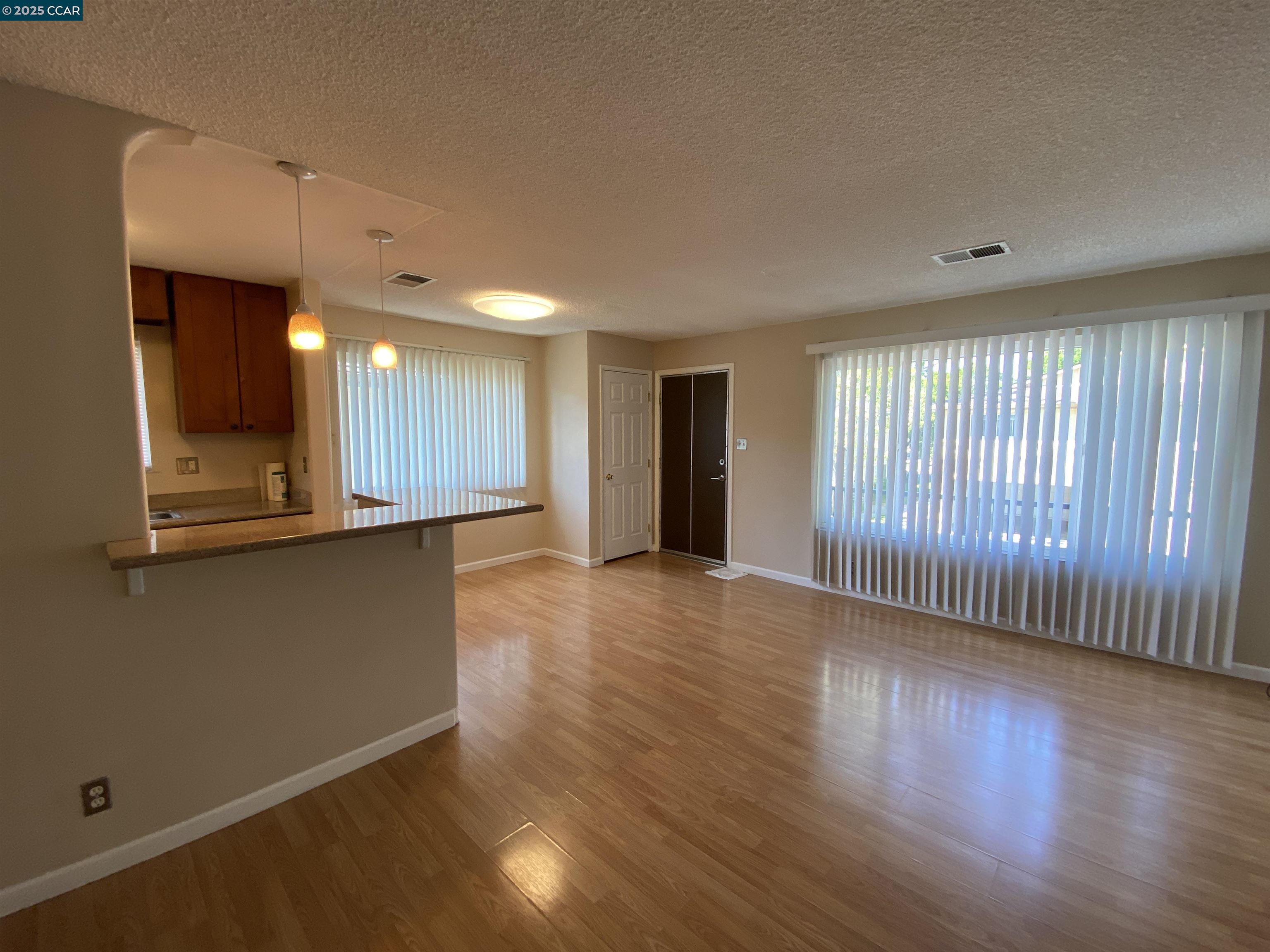 Photo #5: 41107463 Listing 