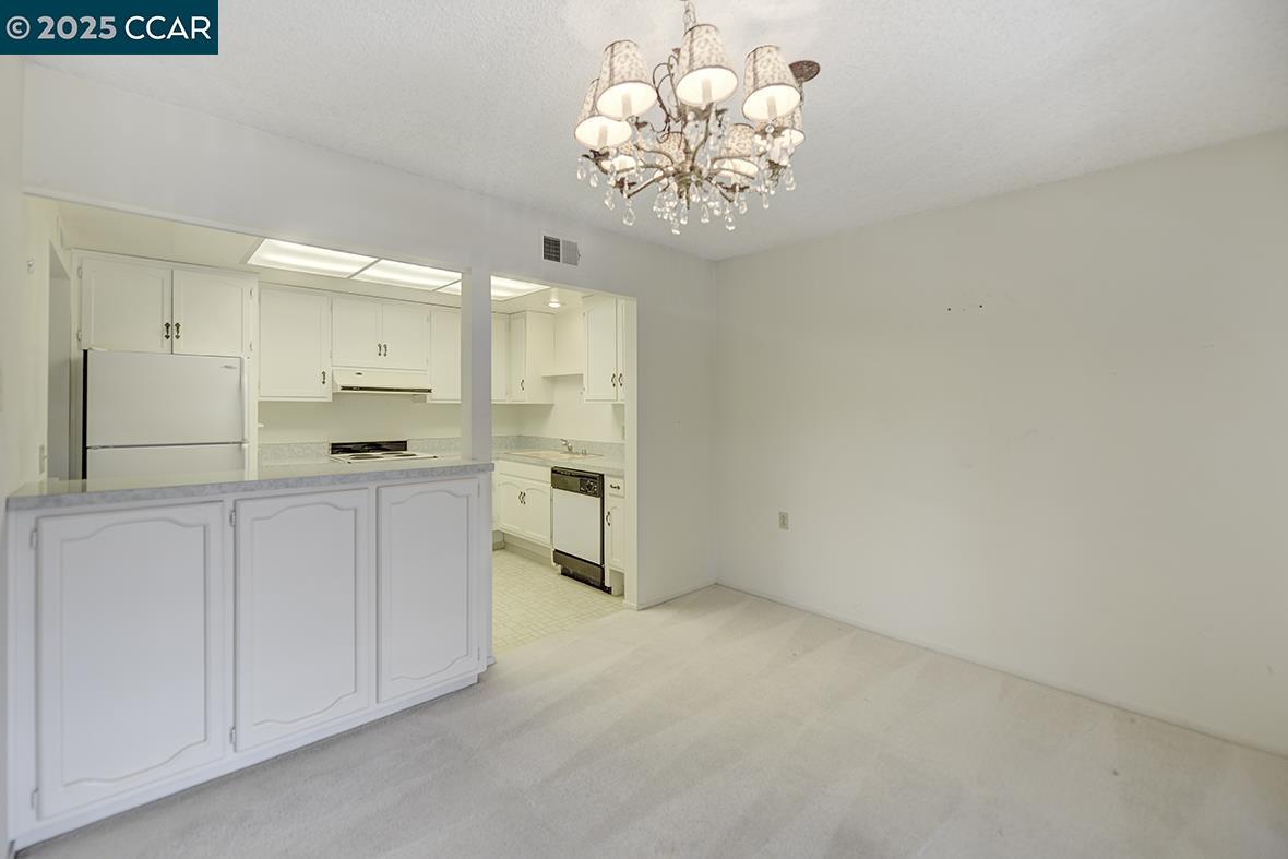 Photo #8: 41107465 Listing: Photo #8