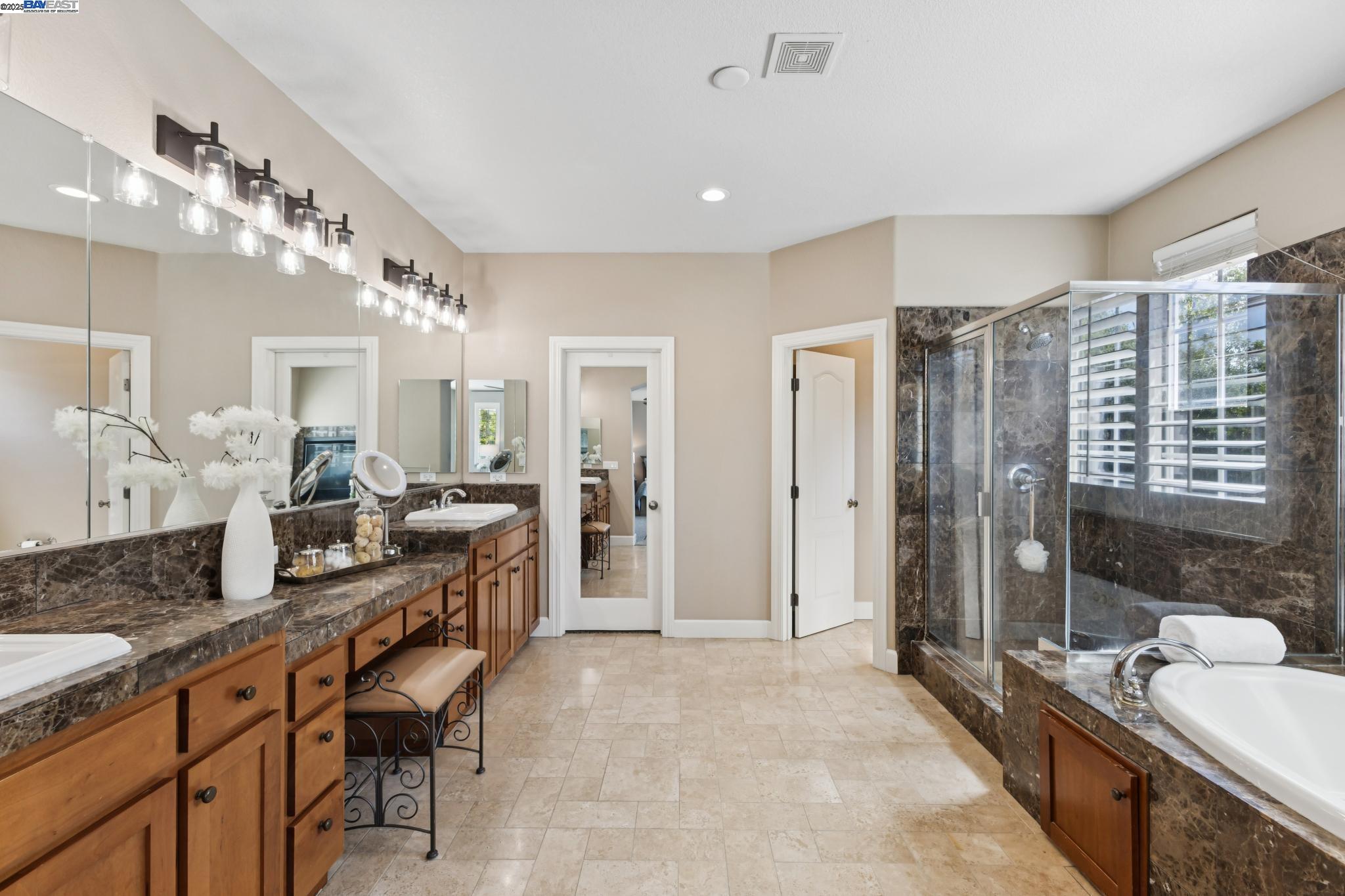 Detail Gallery Image 35 of 60 For 5531 Calico Ln, Pleasanton,  CA 94566 - 5 Beds | 4/1 Baths