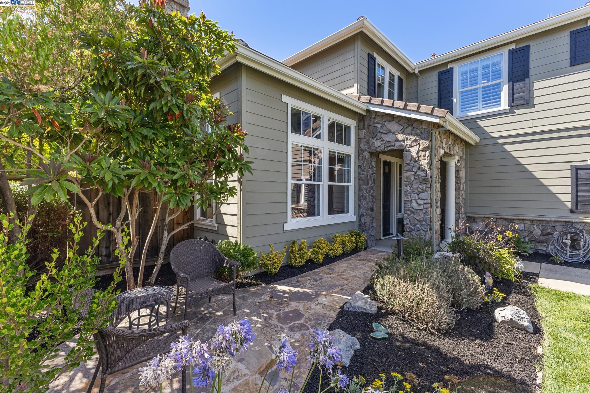 Detail Gallery Image 6 of 60 For 5531 Calico Ln, Pleasanton,  CA 94566 - 5 Beds | 4/1 Baths