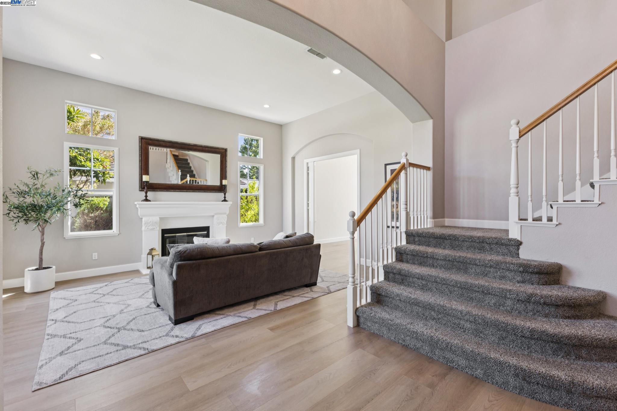 Detail Gallery Image 7 of 60 For 5531 Calico Ln, Pleasanton,  CA 94566 - 5 Beds | 4/1 Baths