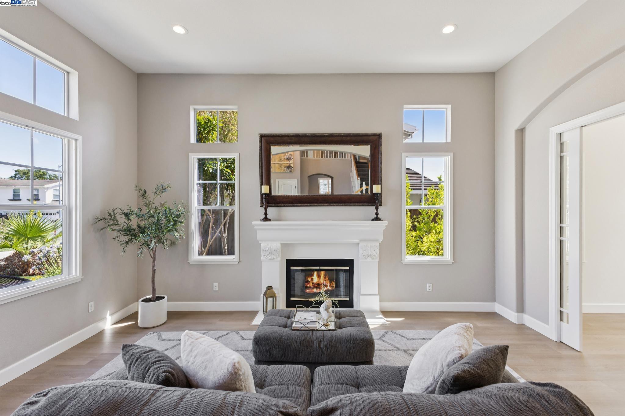 Detail Gallery Image 8 of 60 For 5531 Calico Ln, Pleasanton,  CA 94566 - 5 Beds | 4/1 Baths