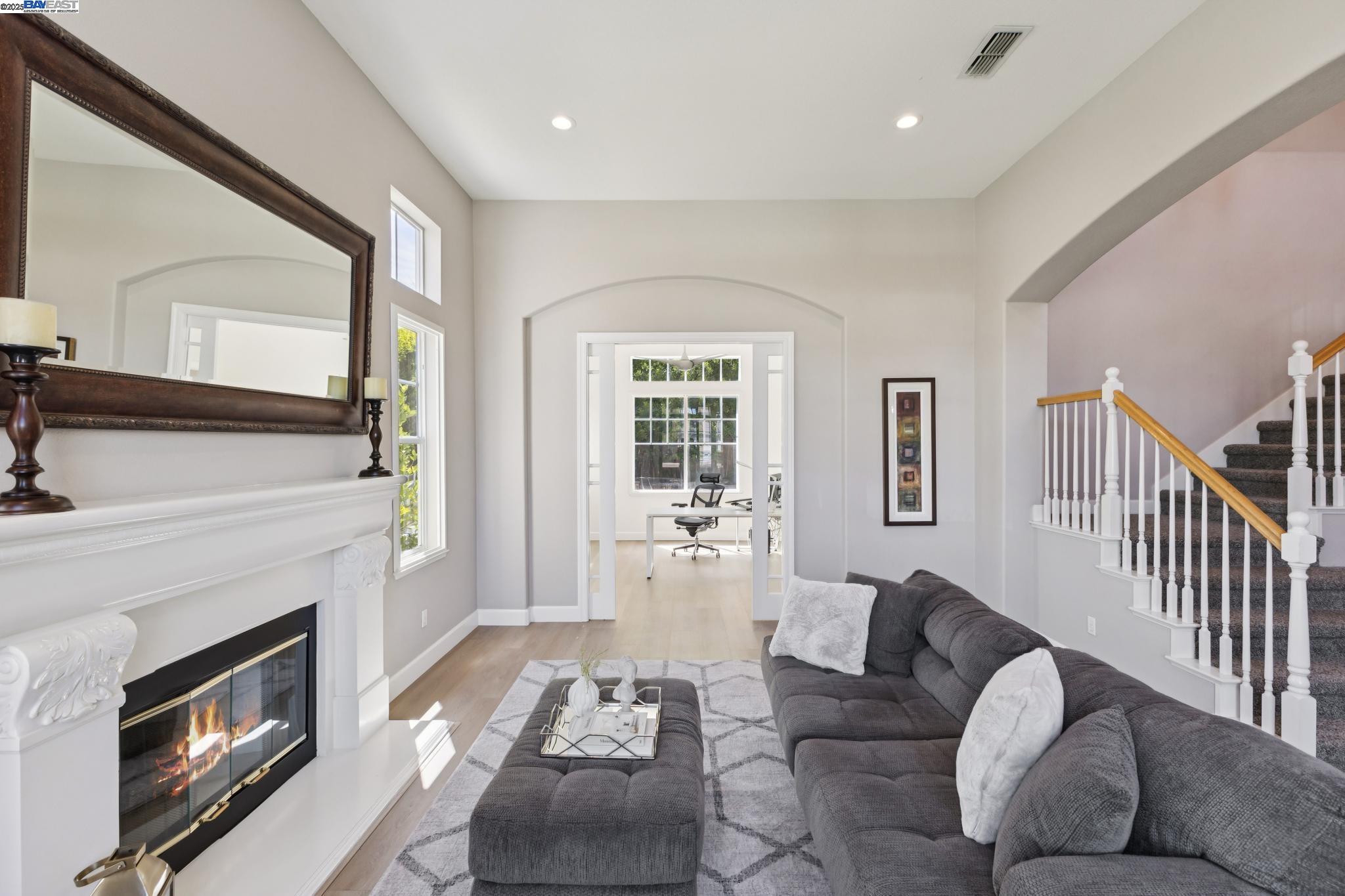 Detail Gallery Image 9 of 60 For 5531 Calico Ln, Pleasanton,  CA 94566 - 5 Beds | 4/1 Baths