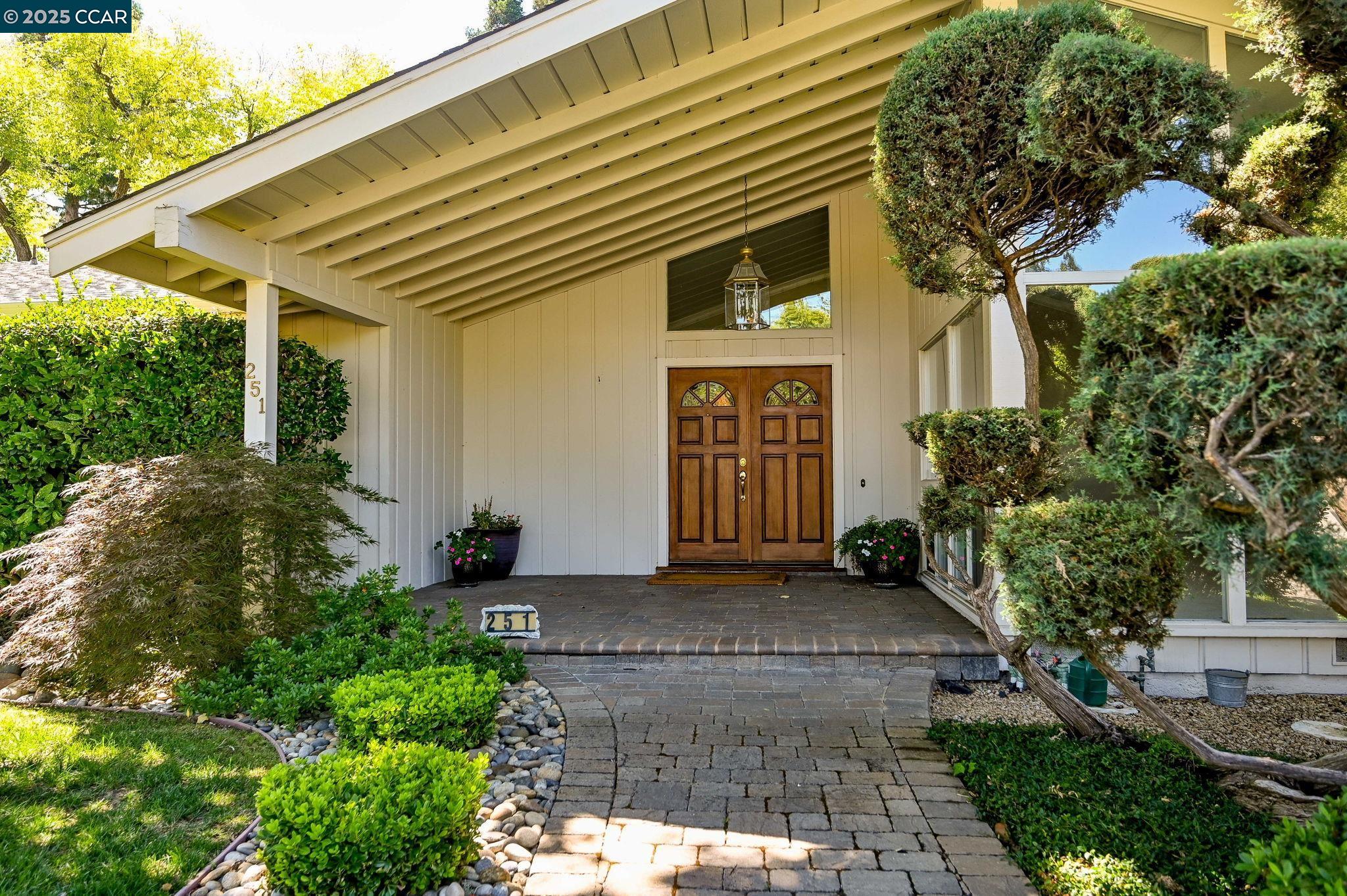Detail Gallery Image 2 of 27 For 251 Paraiso, Danville,  CA 94526 - 4 Beds | 2 Baths
