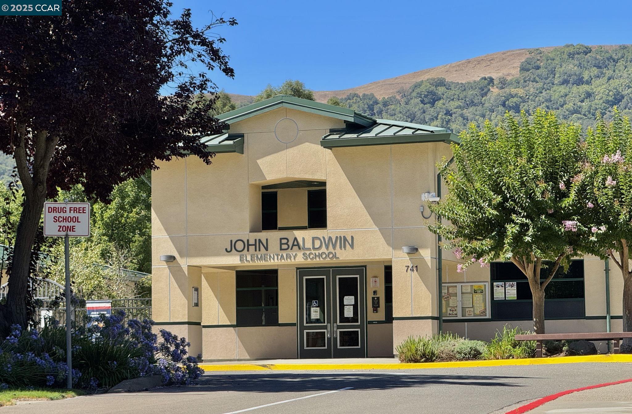 Detail Gallery Image 23 of 27 For 251 Paraiso, Danville,  CA 94526 - 4 Beds | 2 Baths