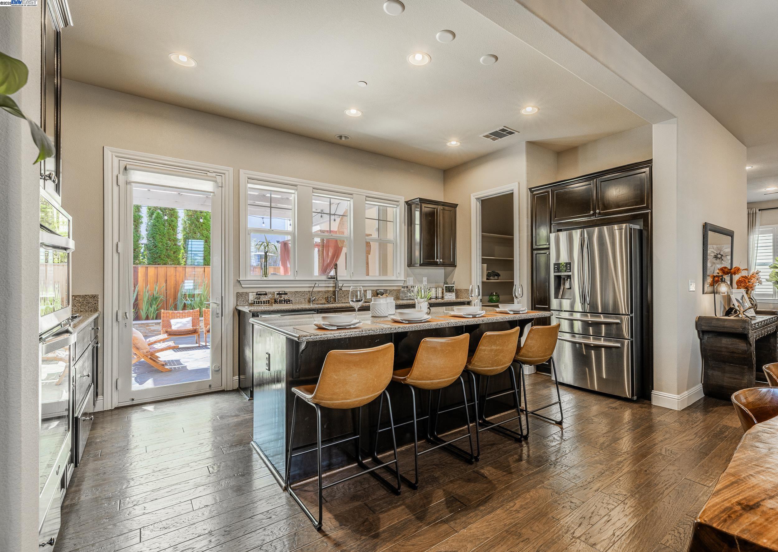 Detail Gallery Image 2 of 34 For 4439 Sunset View Dr, Dublin,  CA 94568 - 4 Beds | 2/1 Baths