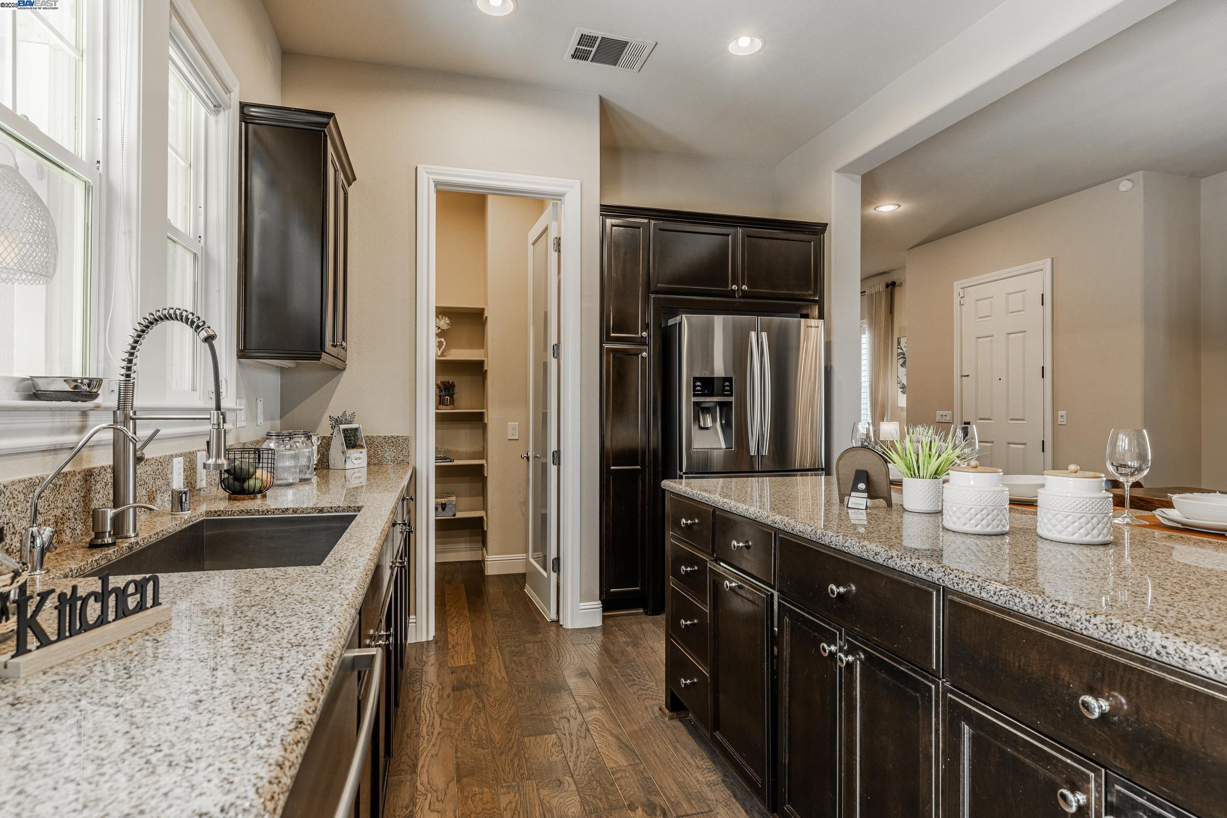 Detail Gallery Image 13 of 34 For 4439 Sunset View Dr, Dublin,  CA 94568 - 4 Beds | 2/1 Baths