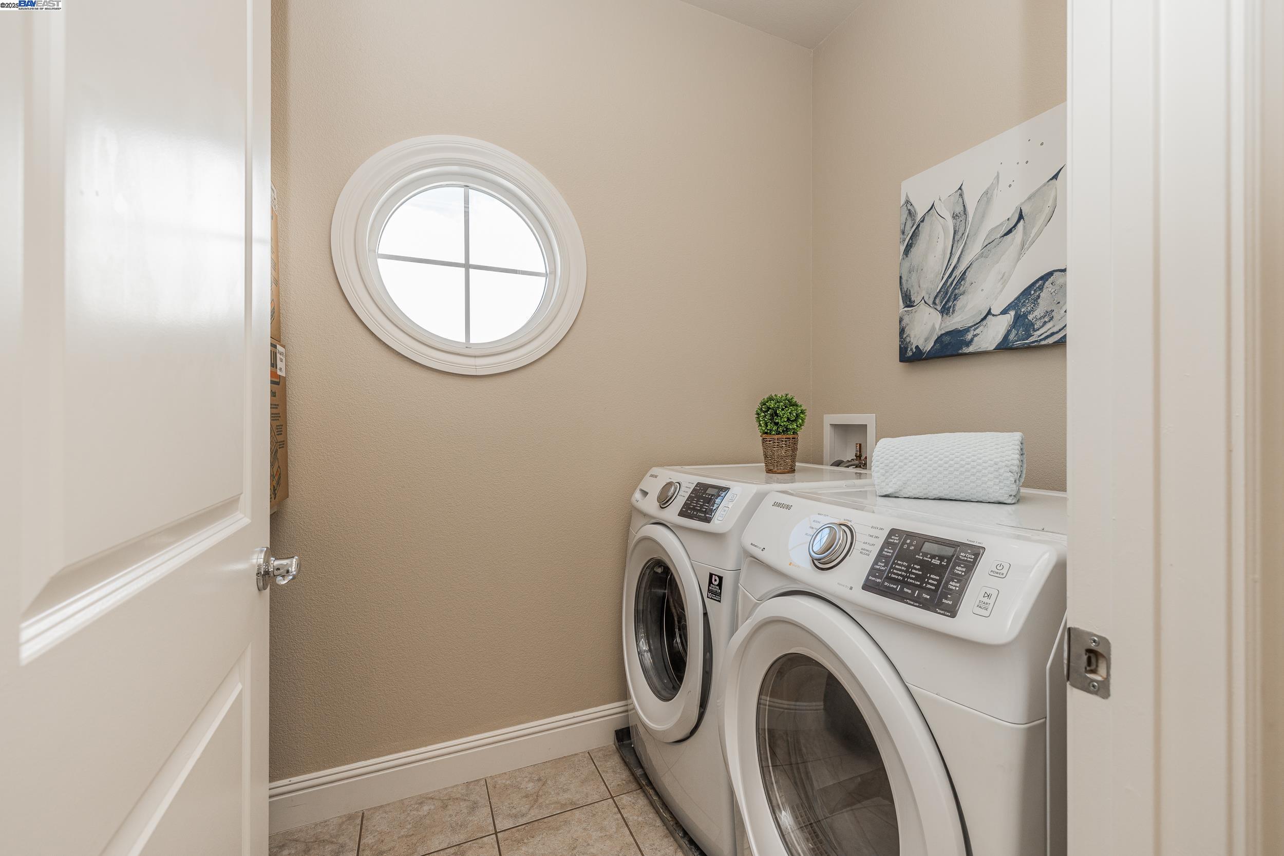 Detail Gallery Image 16 of 34 For 4439 Sunset View Dr, Dublin,  CA 94568 - 4 Beds | 2/1 Baths