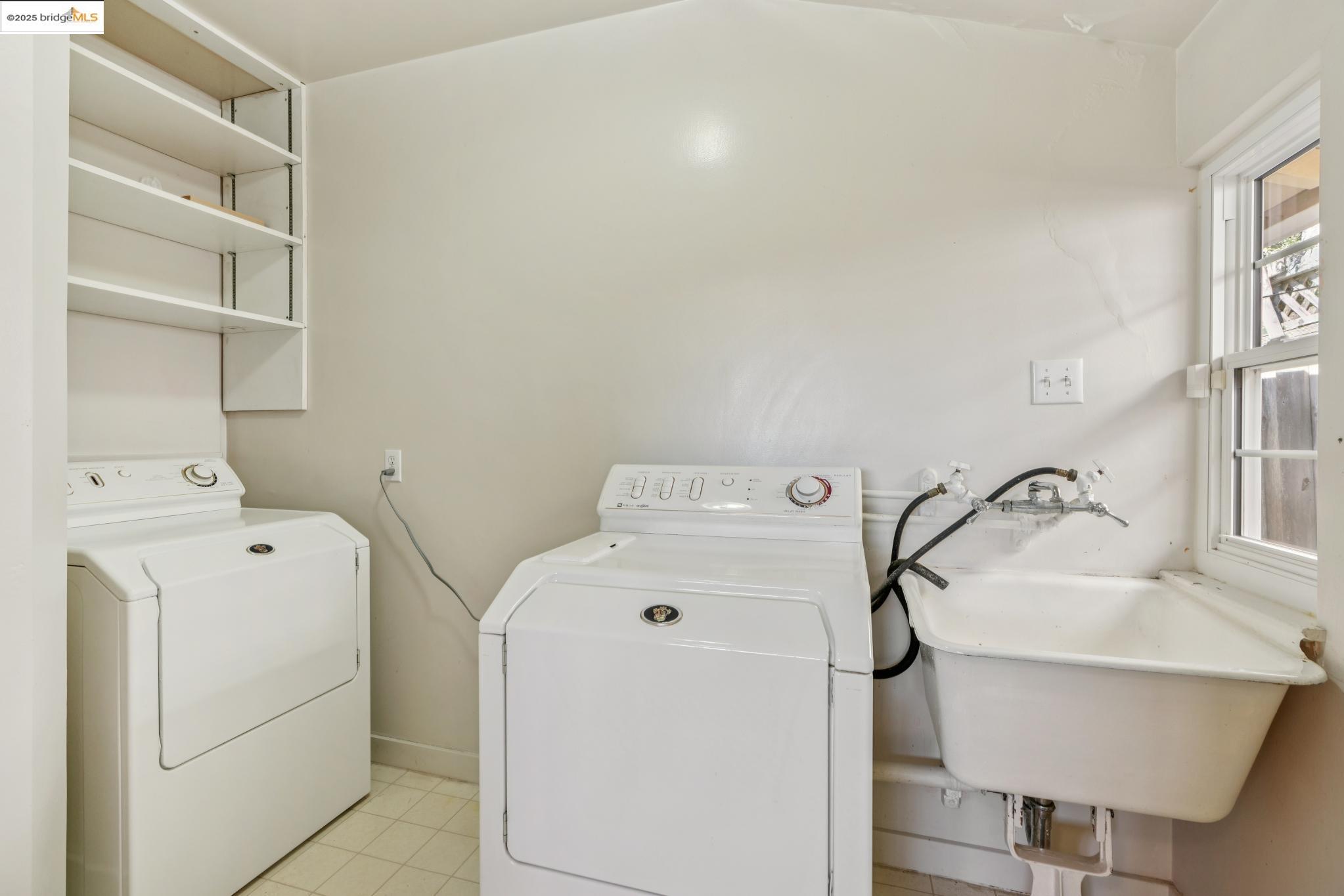 Detail Gallery Image 14 of 38 For 119 Villanova Dr, Oakland,  CA 94611 - 2 Beds | 1/1 Baths