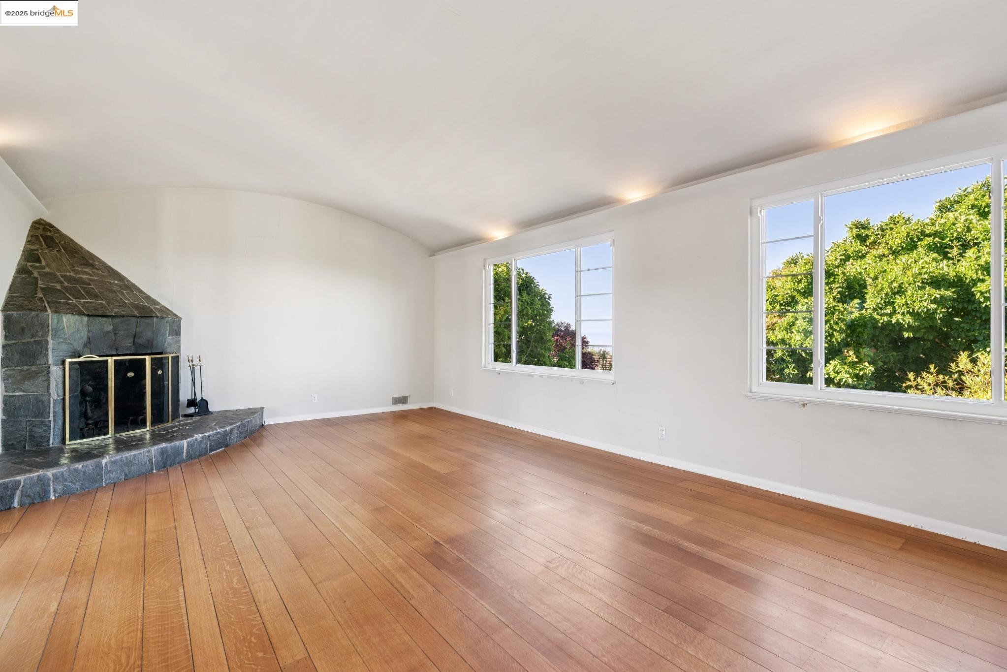 Detail Gallery Image 17 of 38 For 119 Villanova Dr, Oakland,  CA 94611 - 2 Beds | 1/1 Baths