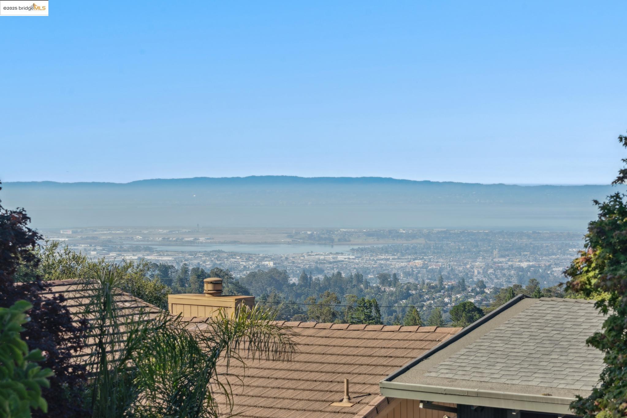 Detail Gallery Image 18 of 38 For 119 Villanova Dr, Oakland,  CA 94611 - 2 Beds | 1/1 Baths