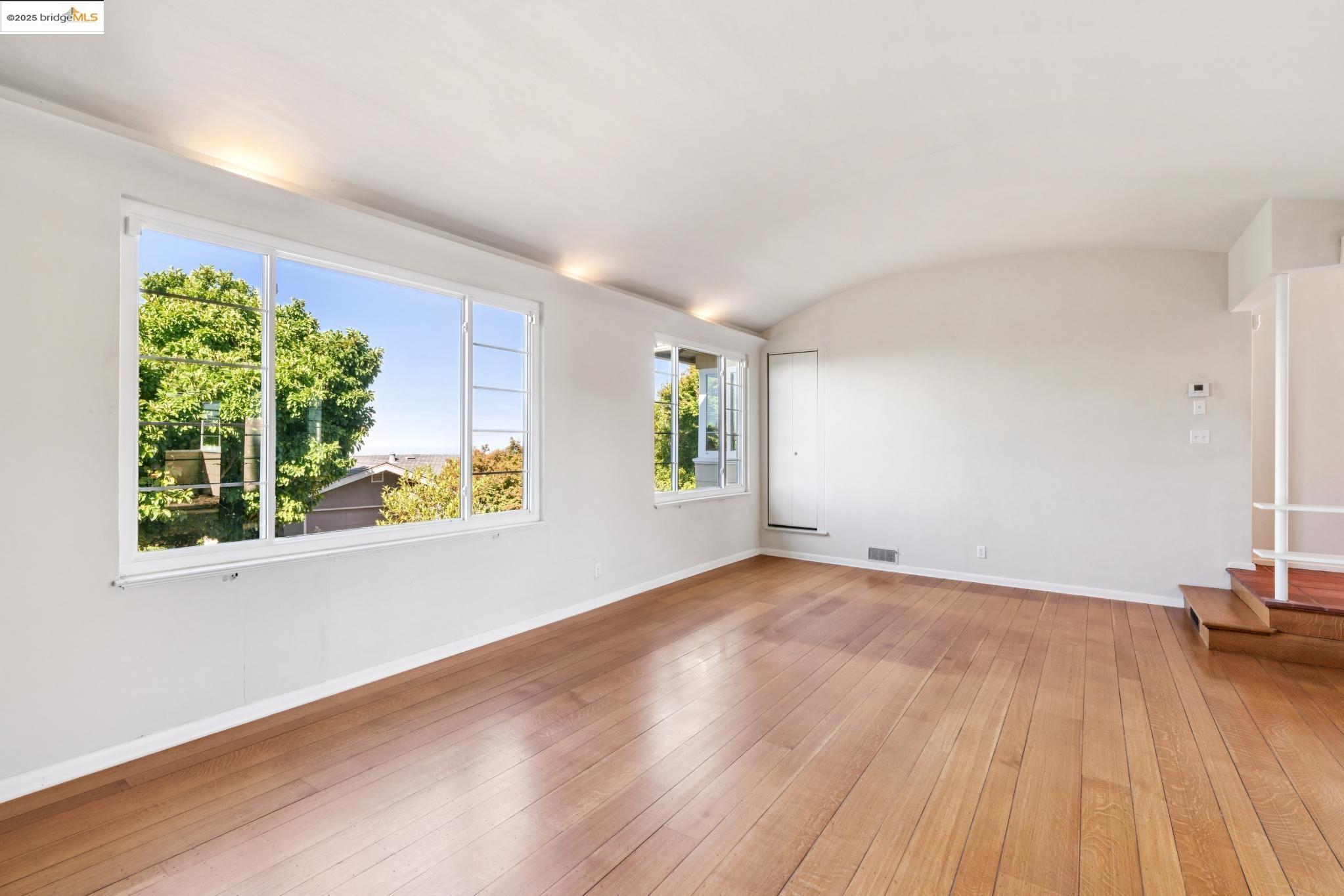 Detail Gallery Image 19 of 38 For 119 Villanova Dr, Oakland,  CA 94611 - 2 Beds | 1/1 Baths