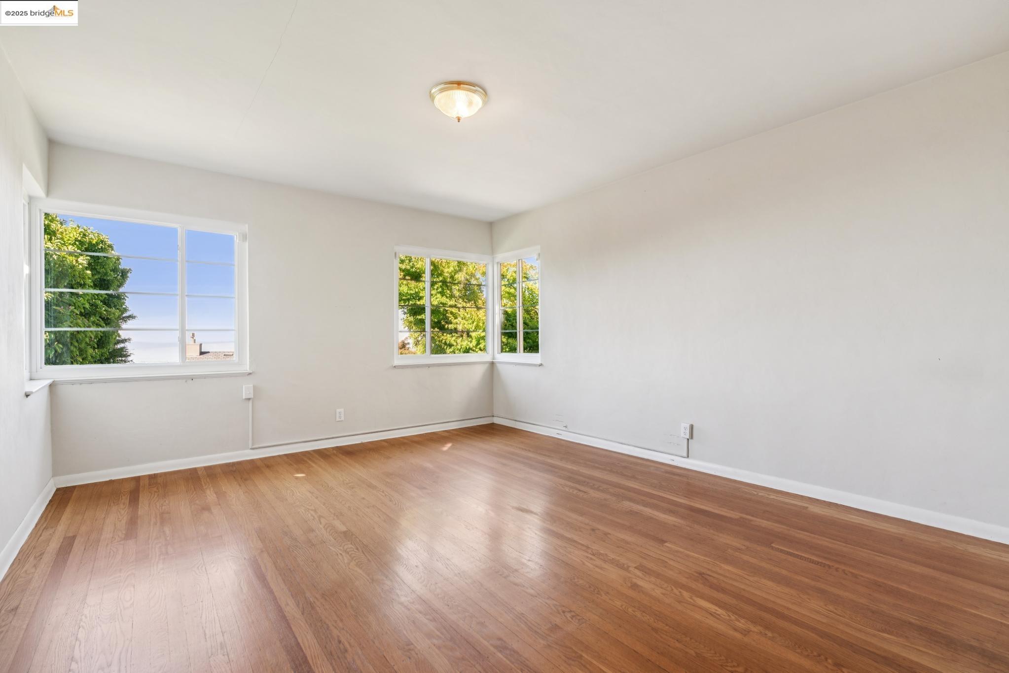 Detail Gallery Image 21 of 38 For 119 Villanova Dr, Oakland,  CA 94611 - 2 Beds | 1/1 Baths