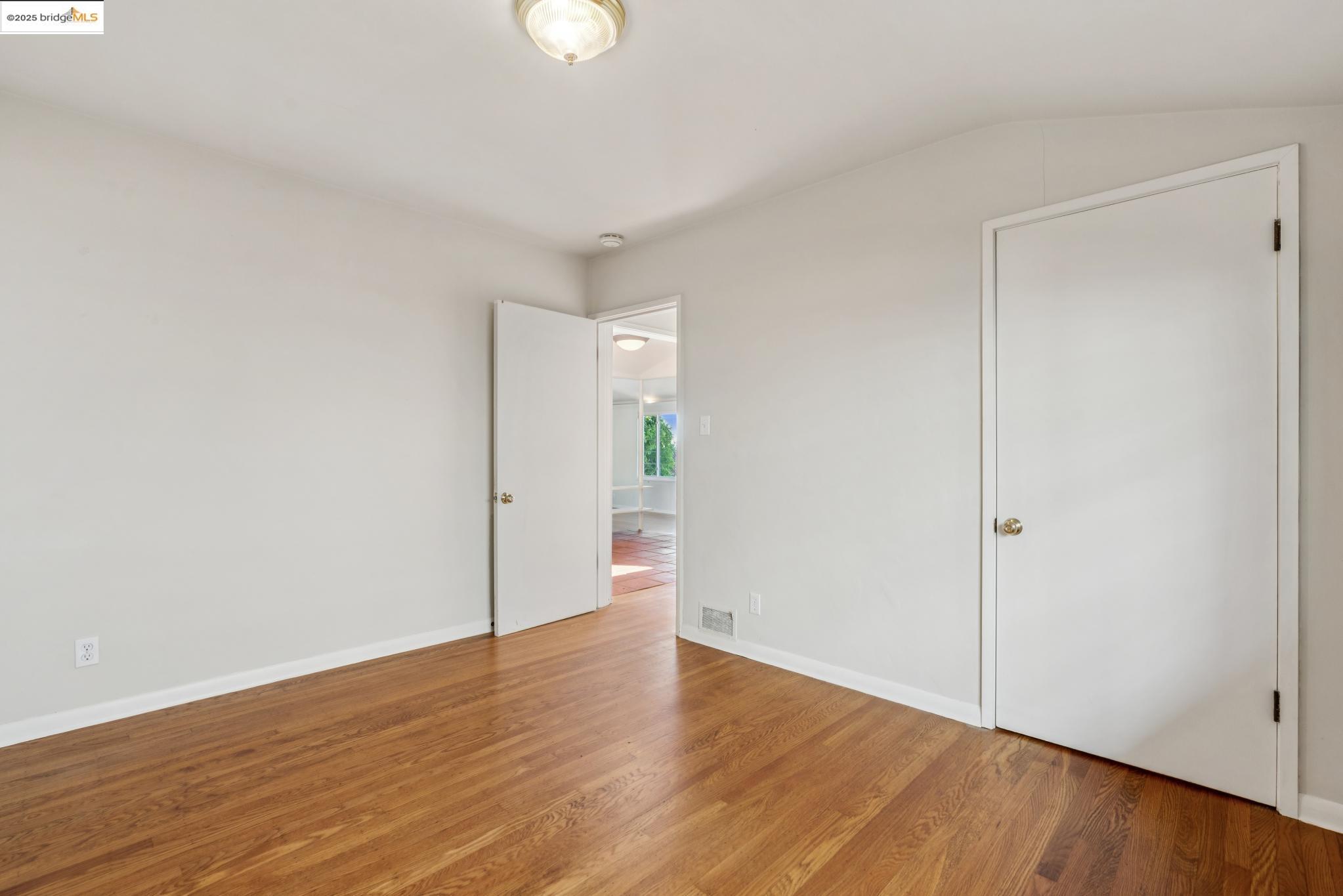 Detail Gallery Image 24 of 38 For 119 Villanova Dr, Oakland,  CA 94611 - 2 Beds | 1/1 Baths