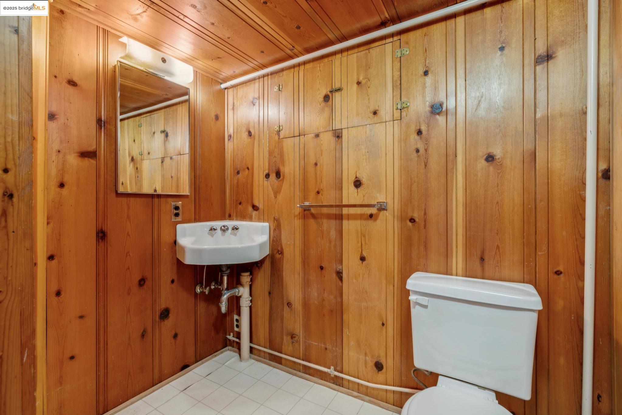 Detail Gallery Image 30 of 38 For 119 Villanova Dr, Oakland,  CA 94611 - 2 Beds | 1/1 Baths