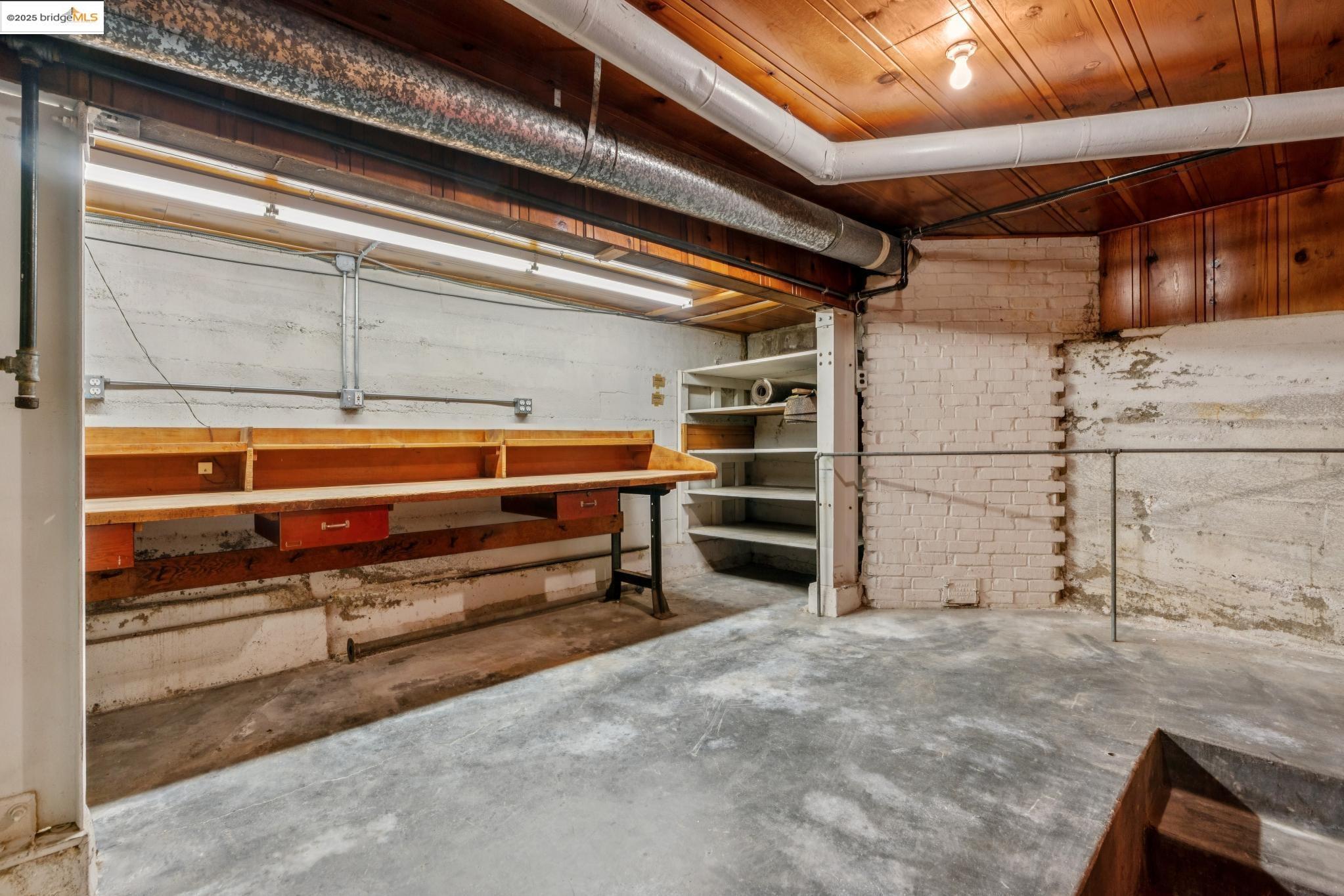 Detail Gallery Image 32 of 38 For 119 Villanova Dr, Oakland,  CA 94611 - 2 Beds | 1/1 Baths