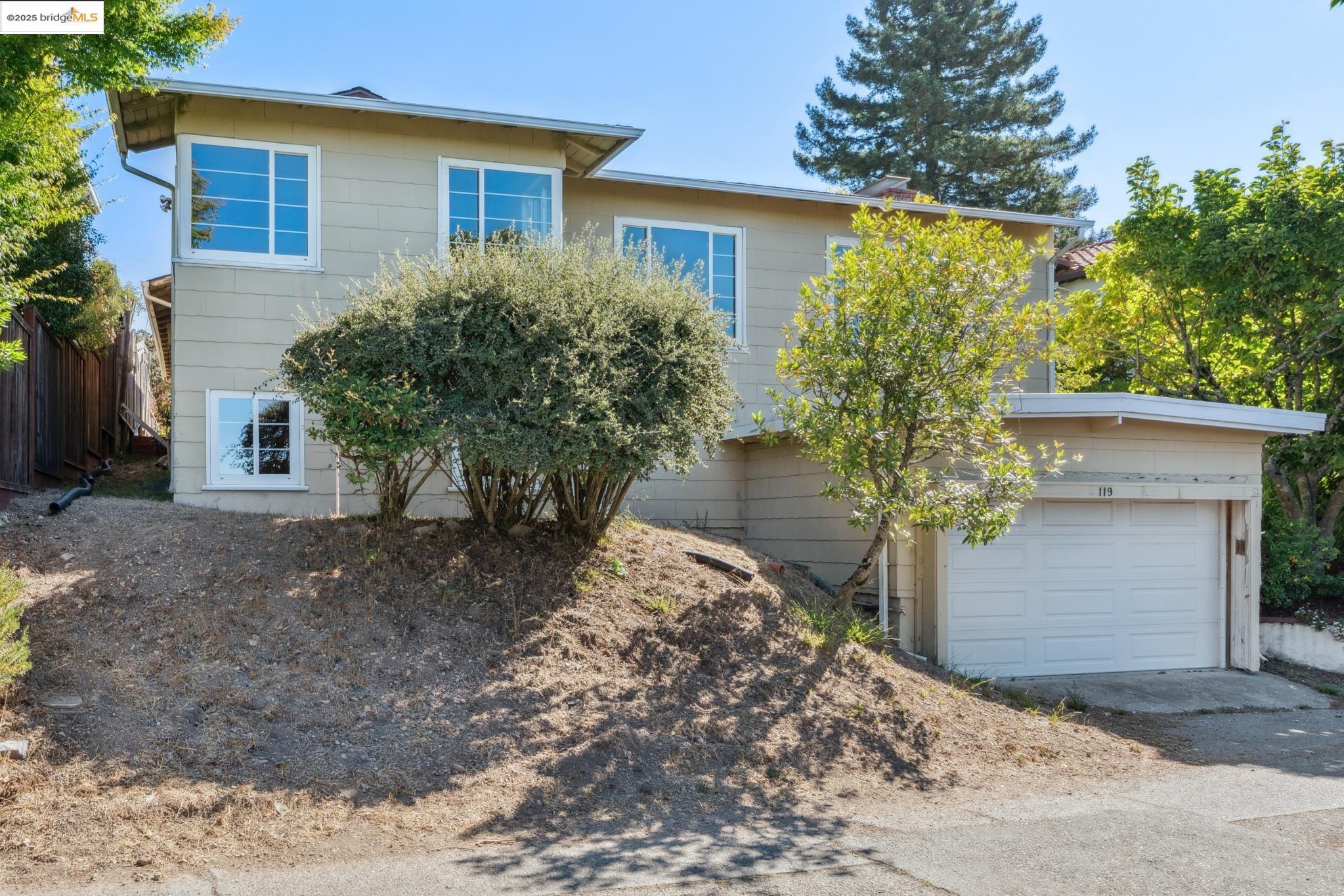 Detail Gallery Image 35 of 38 For 119 Villanova Dr, Oakland,  CA 94611 - 2 Beds | 1/1 Baths