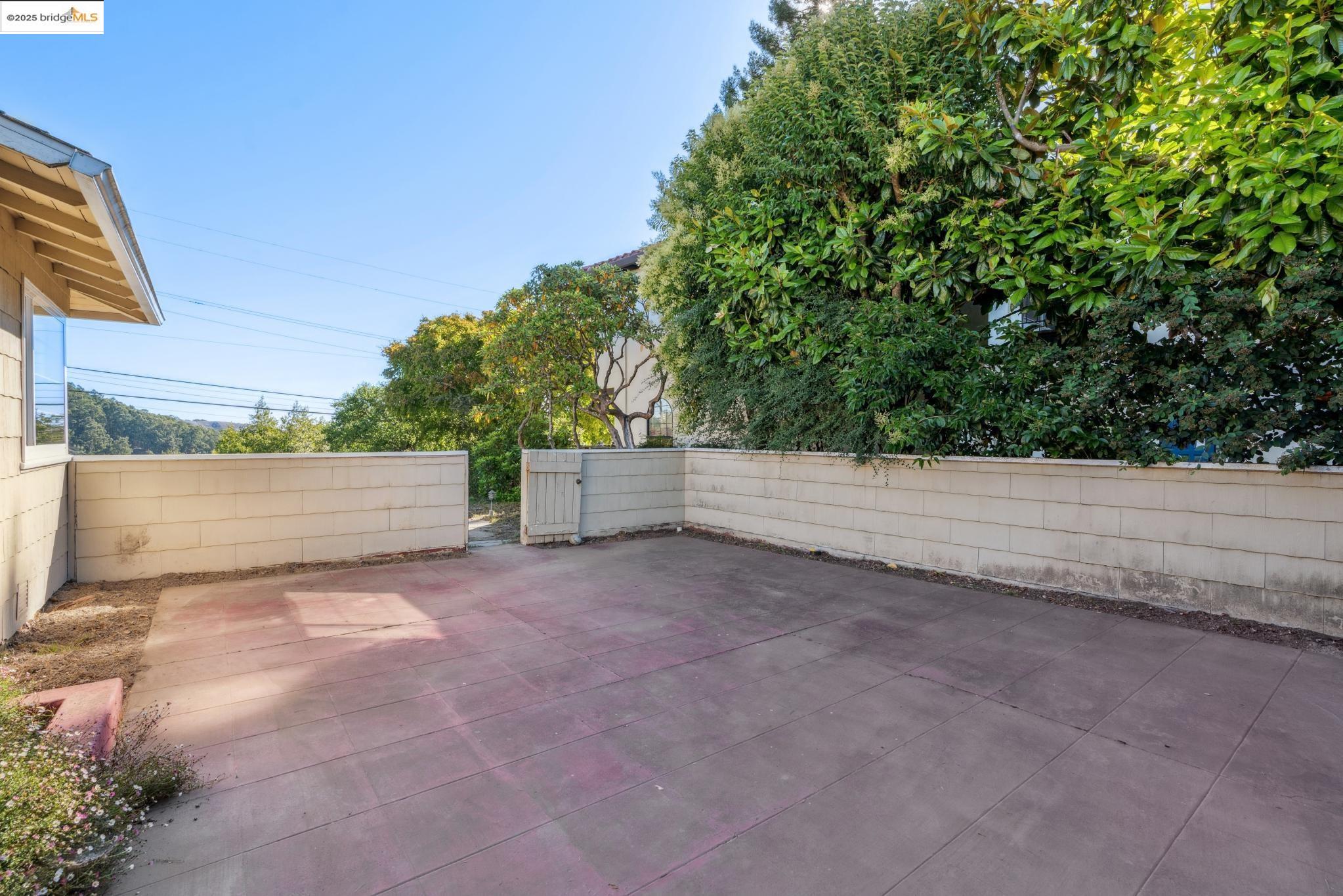 Detail Gallery Image 36 of 38 For 119 Villanova Dr, Oakland,  CA 94611 - 2 Beds | 1/1 Baths