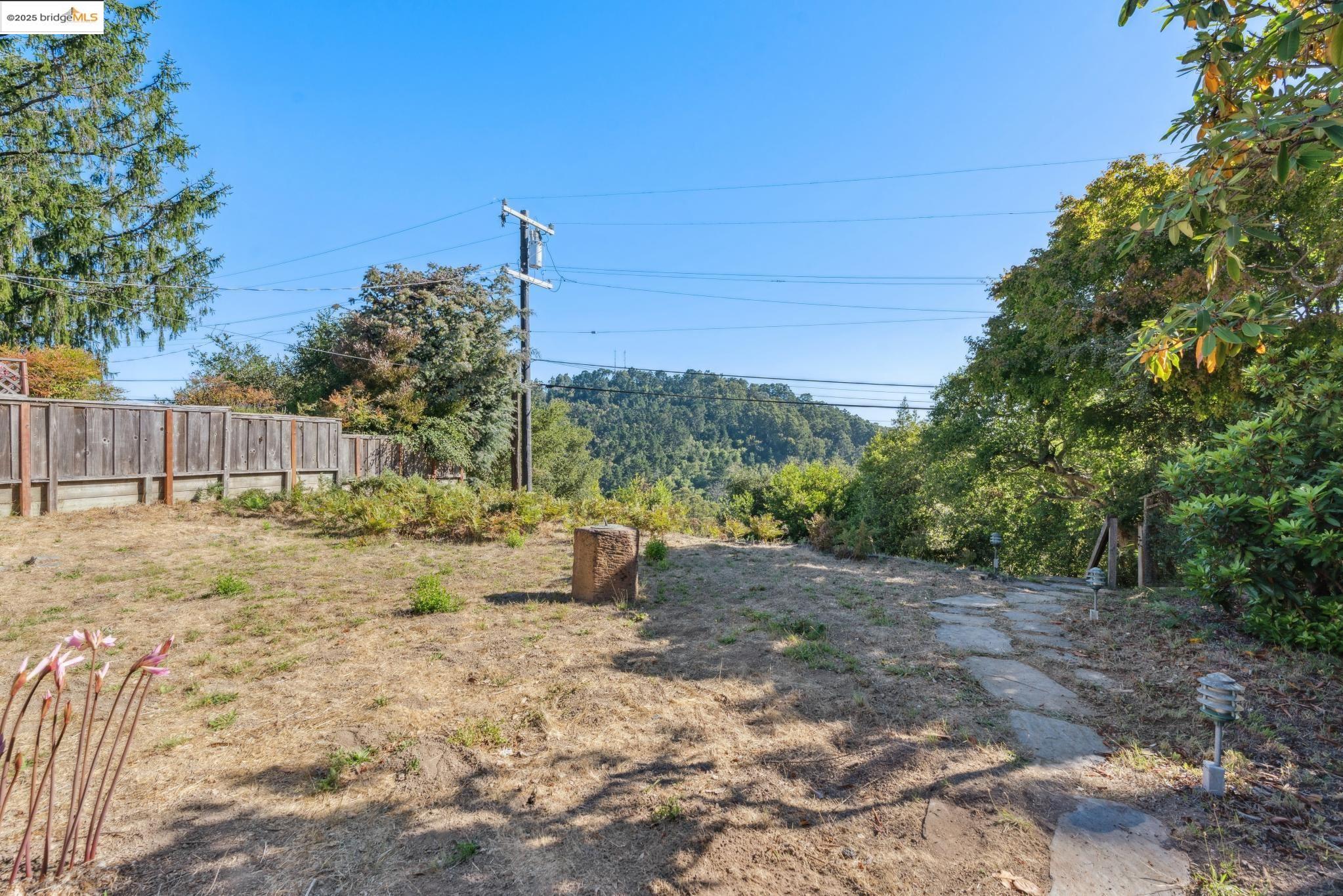 Detail Gallery Image 37 of 38 For 119 Villanova Dr, Oakland,  CA 94611 - 2 Beds | 1/1 Baths