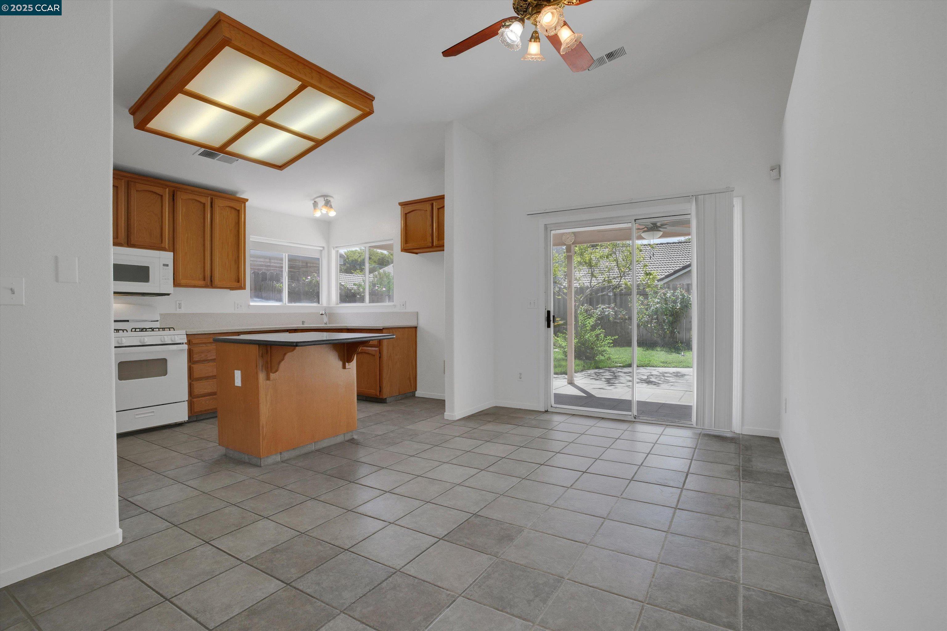 Detail Gallery Image 11 of 30 For 2808 Mozart Drive, Modesto,  CA 95358-8855 - 3 Beds | 2 Baths