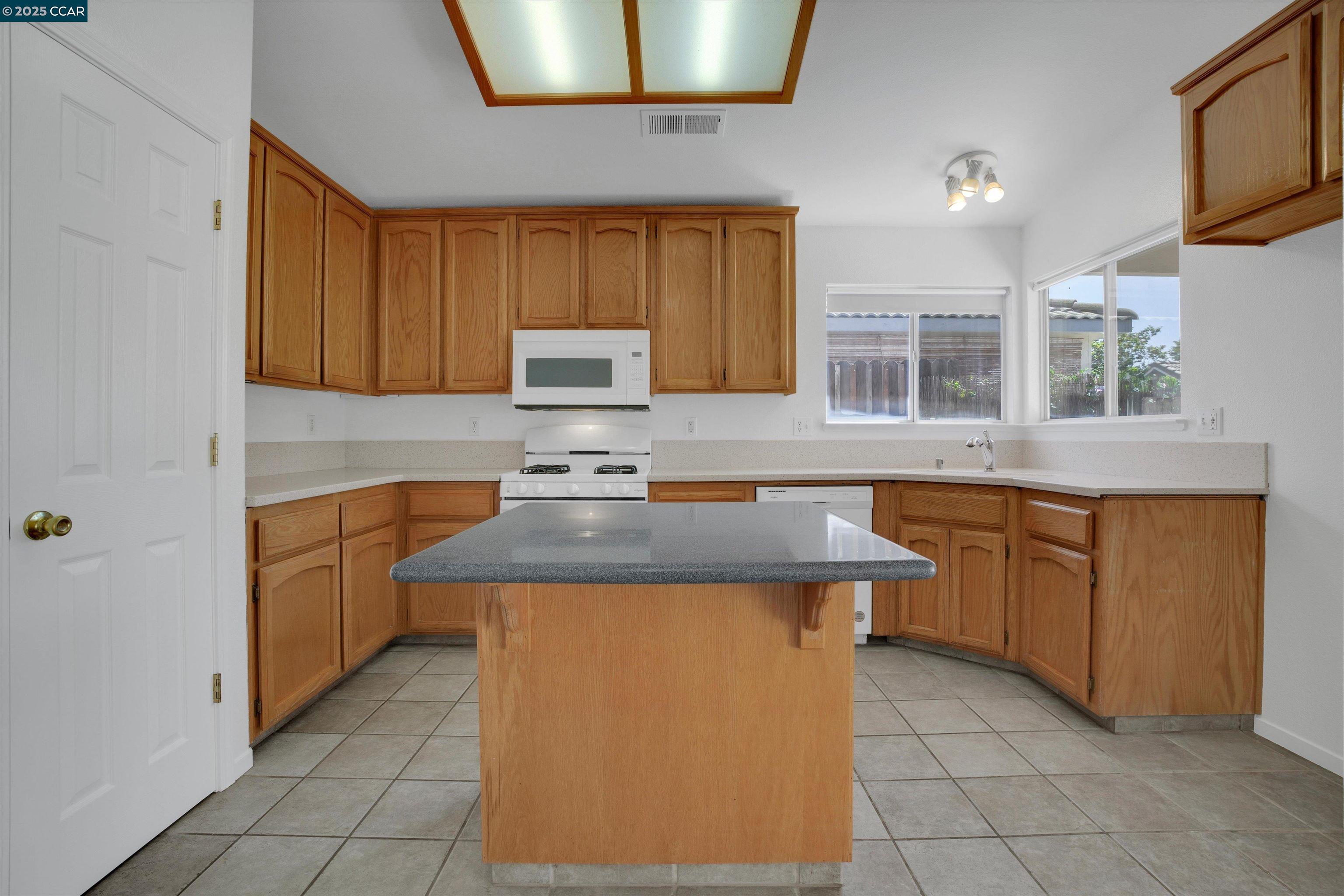 Detail Gallery Image 13 of 30 For 2808 Mozart Drive, Modesto,  CA 95358-8855 - 3 Beds | 2 Baths